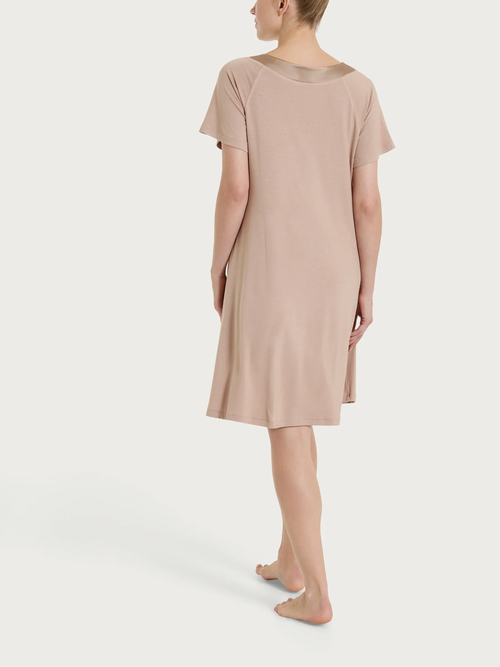 Abito con collo a sviluppo circolare in Viscosa Summer - Warm Taupe - Image 2