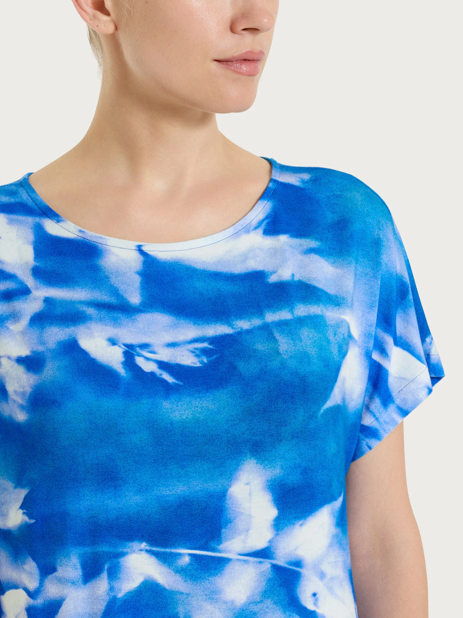 Abito con fantasia floreale in Viscosa Summer - Fant. Strong Blue - Image 3