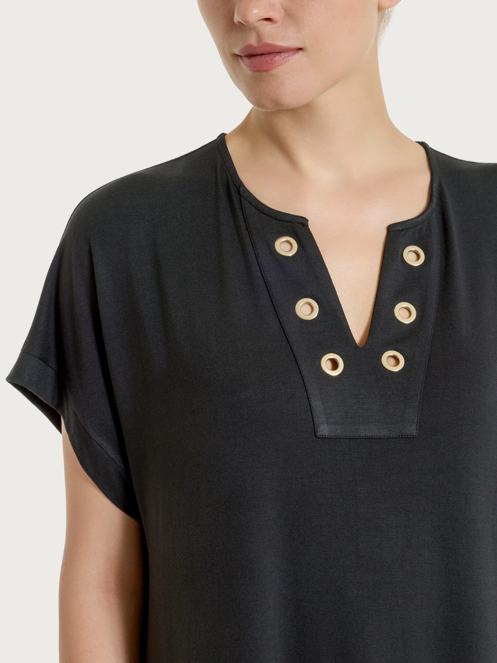 Abito con occhielli in Viscosa Summer  - Nero - Image 3