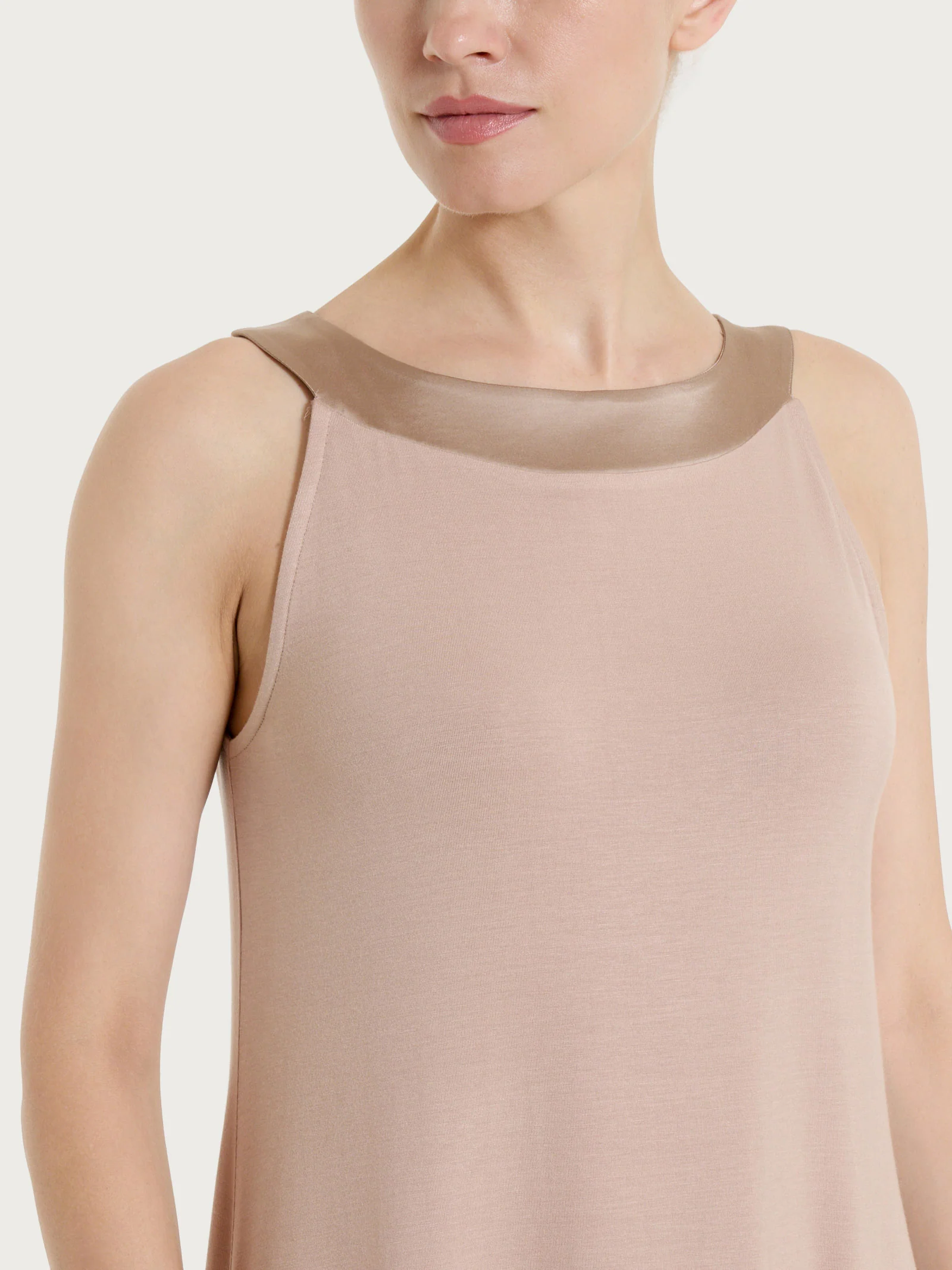 Abito smanicato con collo a sviluppo circolare in Viscosa Summer - Warm Taupe - Image 3