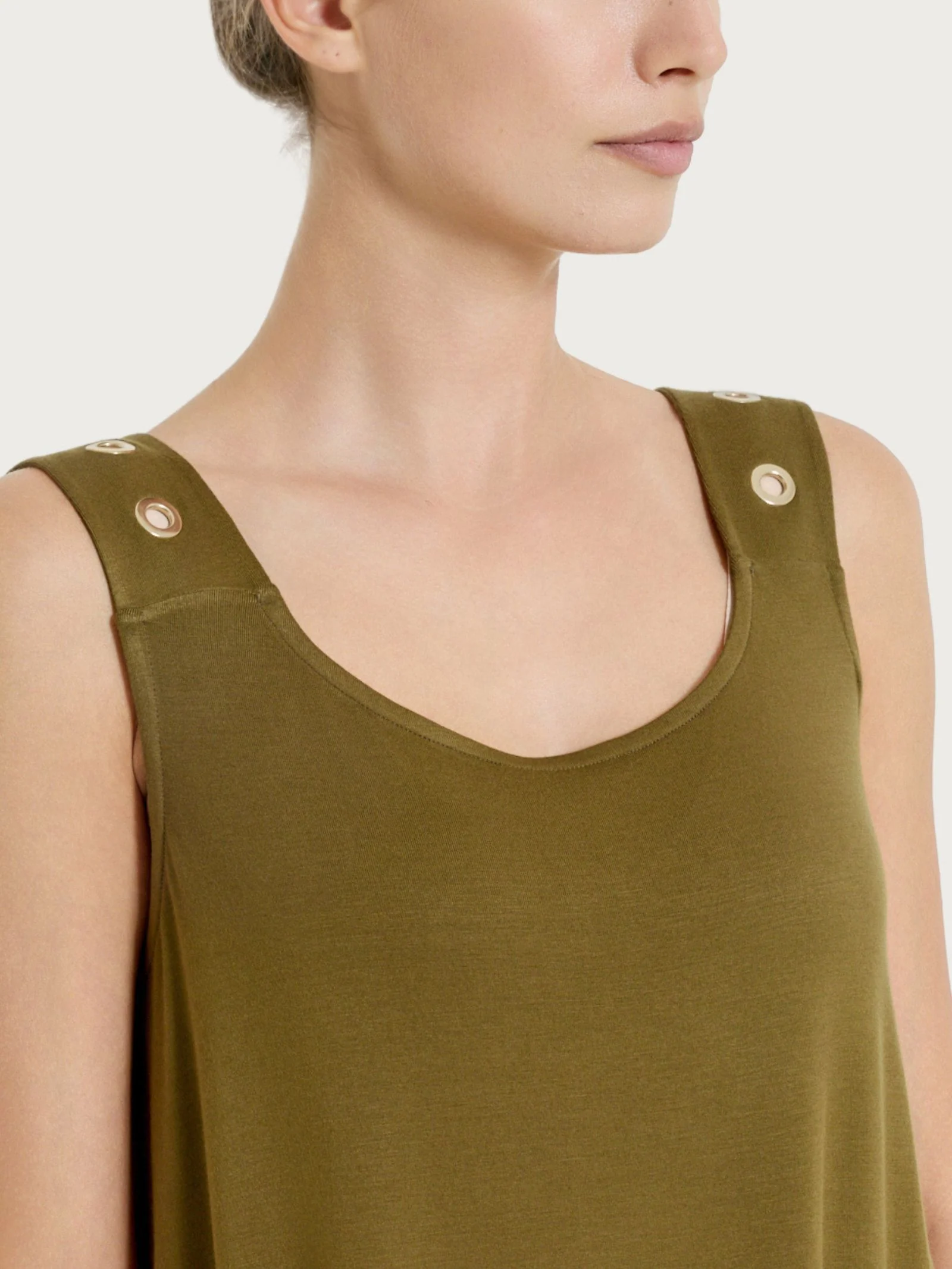 Abito Smanicato con occhielli in Viscosa Summer  - Dark Olive - Image 3