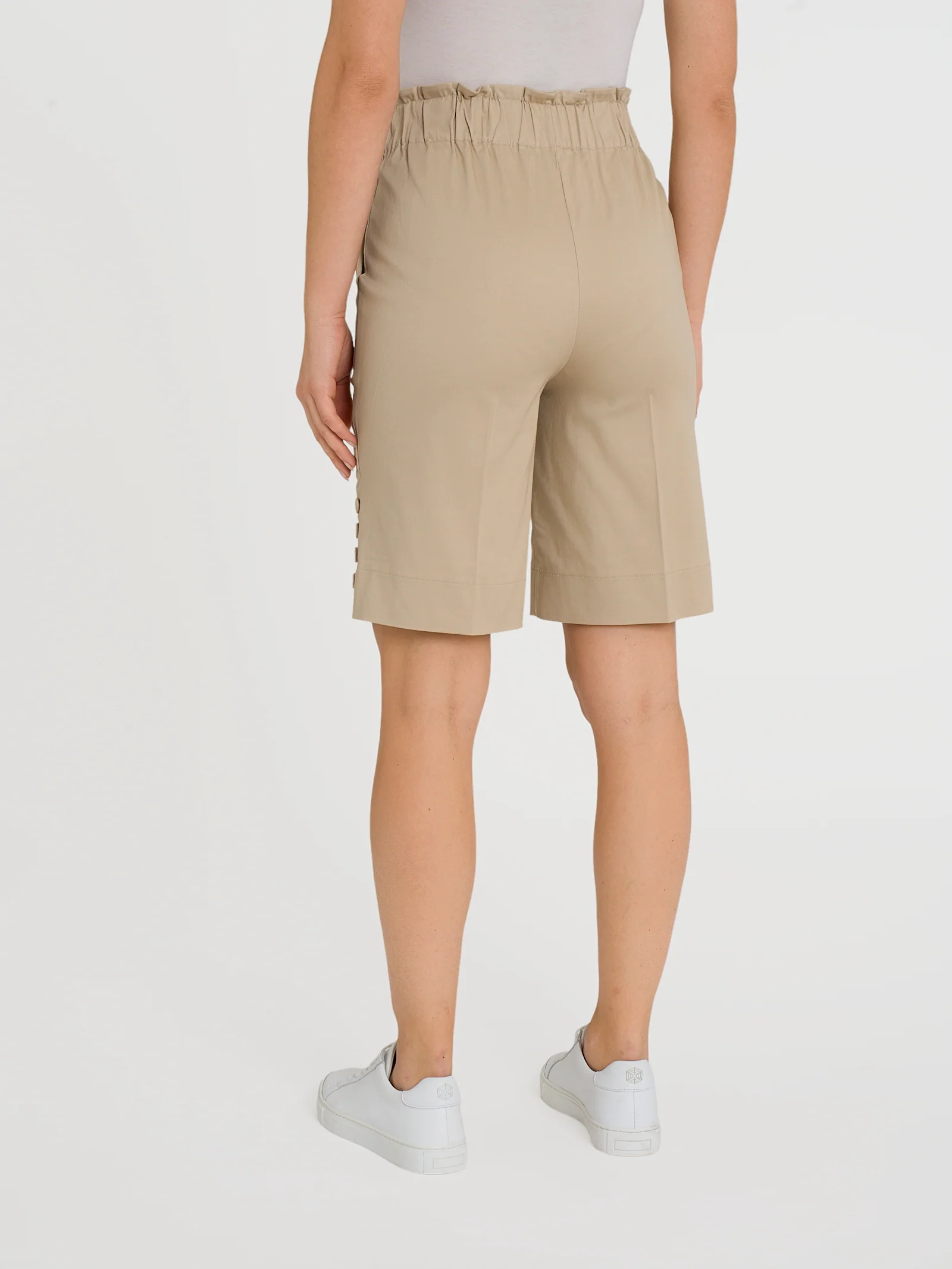Bermuda con tasche e bottoni in Satin Power - Irish Cream - Image 2