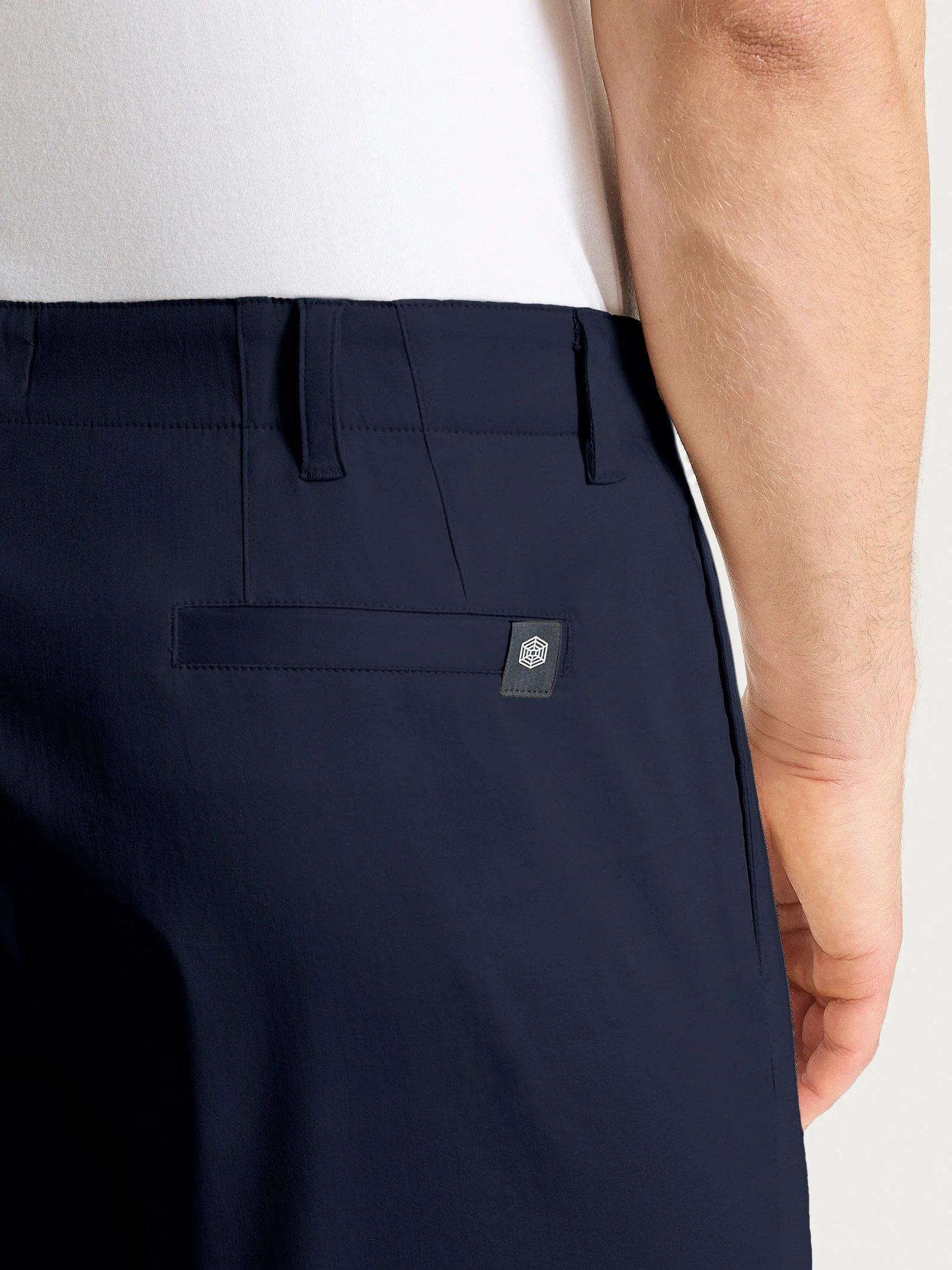 Bermuda con tasche in Satin Power  - Bleu - Image 3