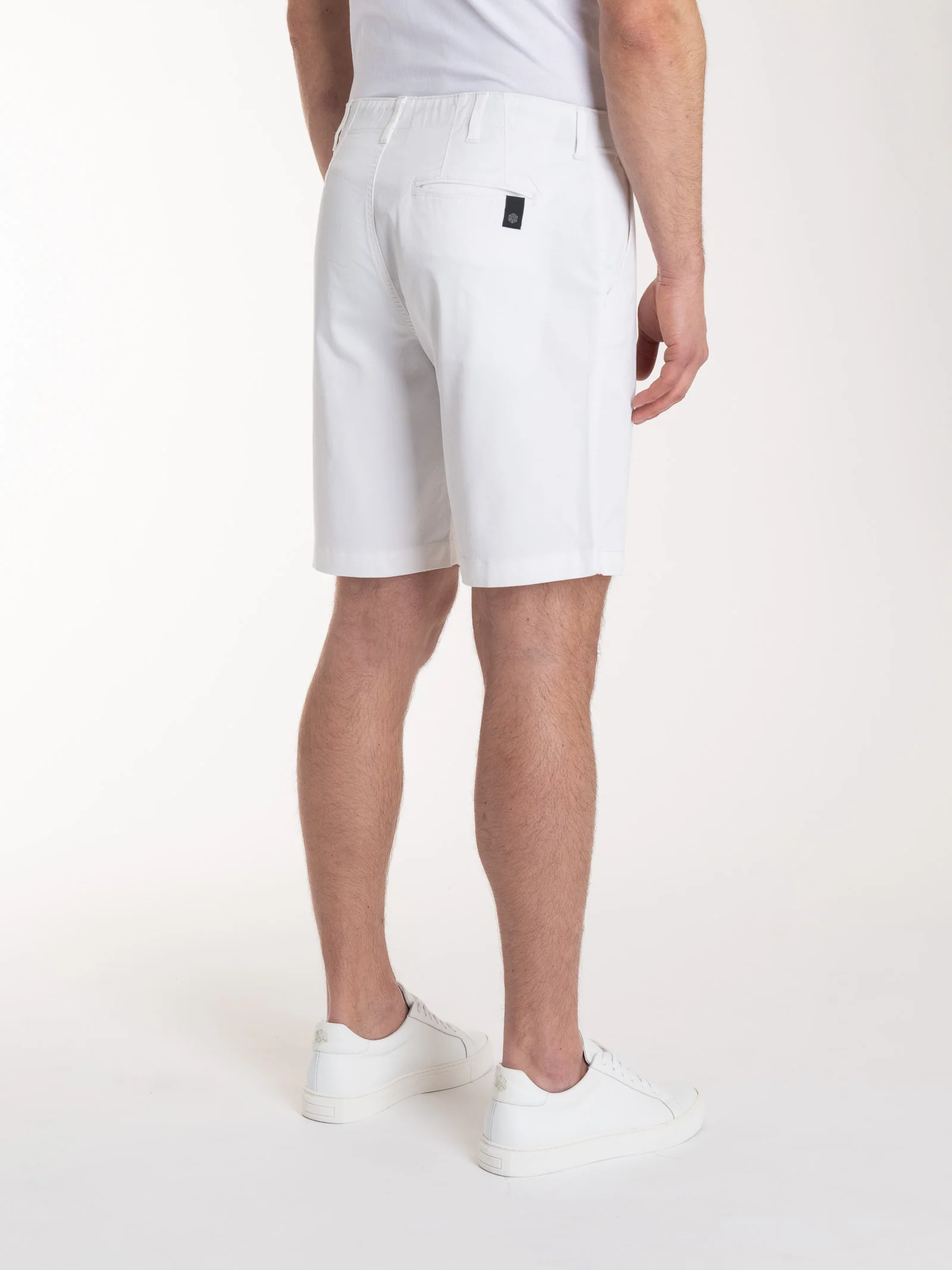 Bermuda con tasche in Summer Twill - Bianco - Image 2