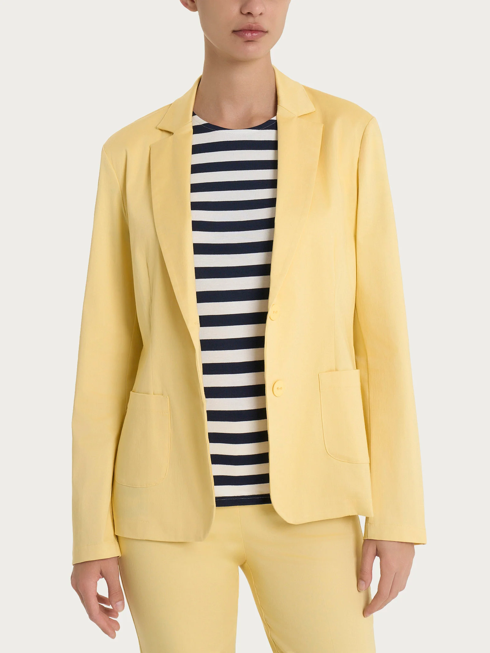 Blazer con due bottoni in Satin Power - Pale Banana - Image 2