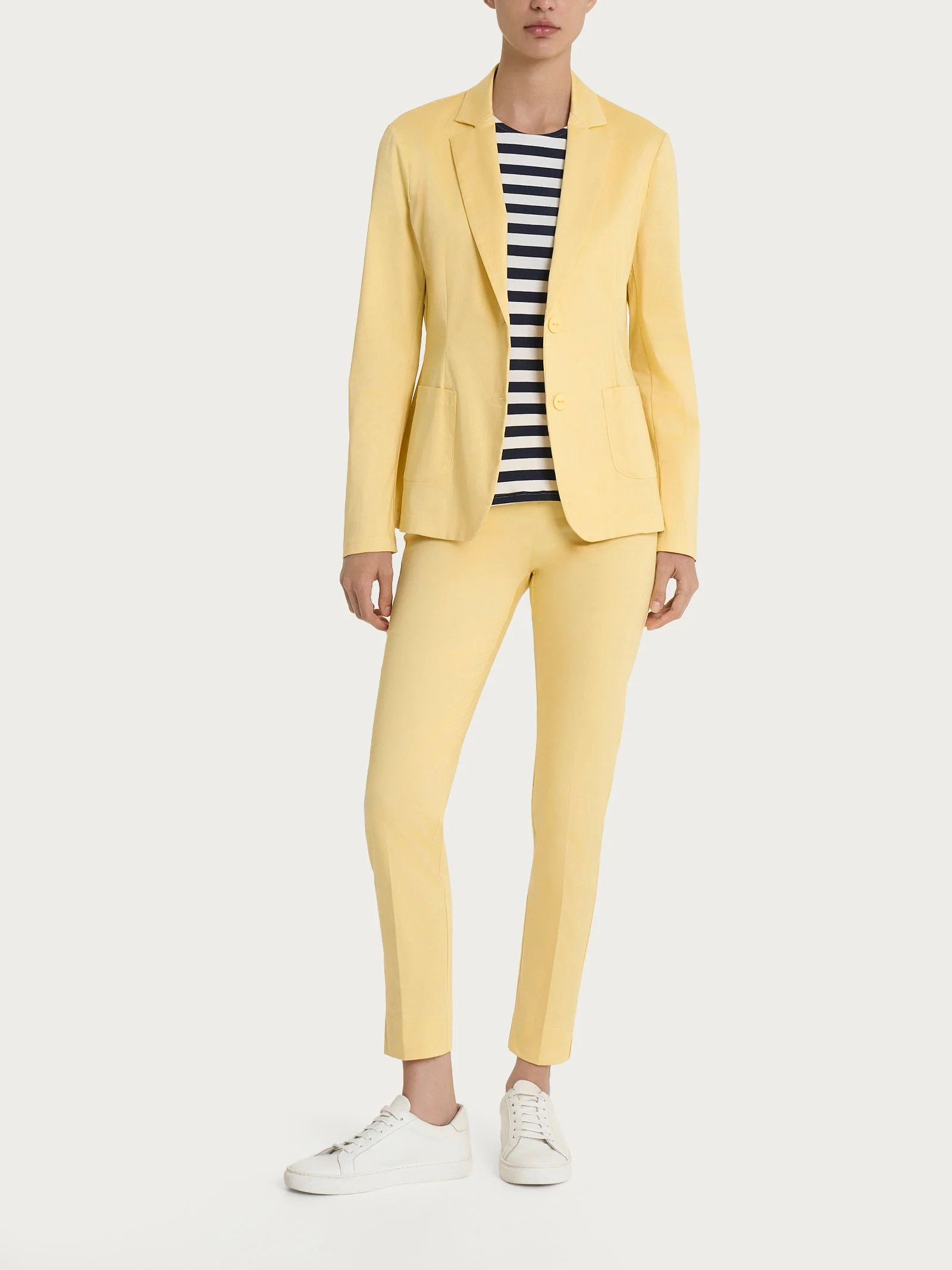 Blazer con due bottoni in Satin Power - Pale Banana - Image 5