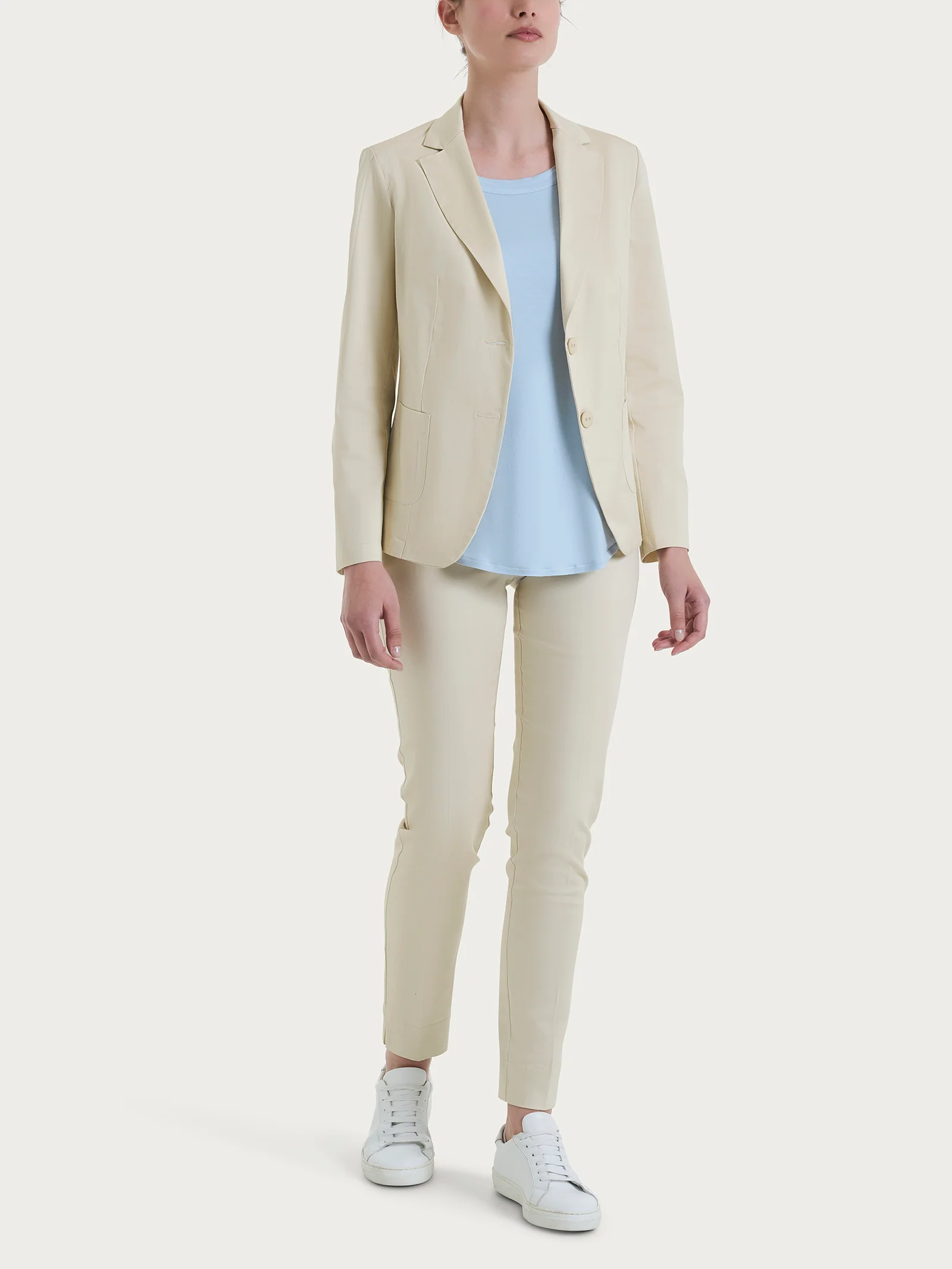 Blazer con due bottoni in Satin Power - Wood Ash - Image 4