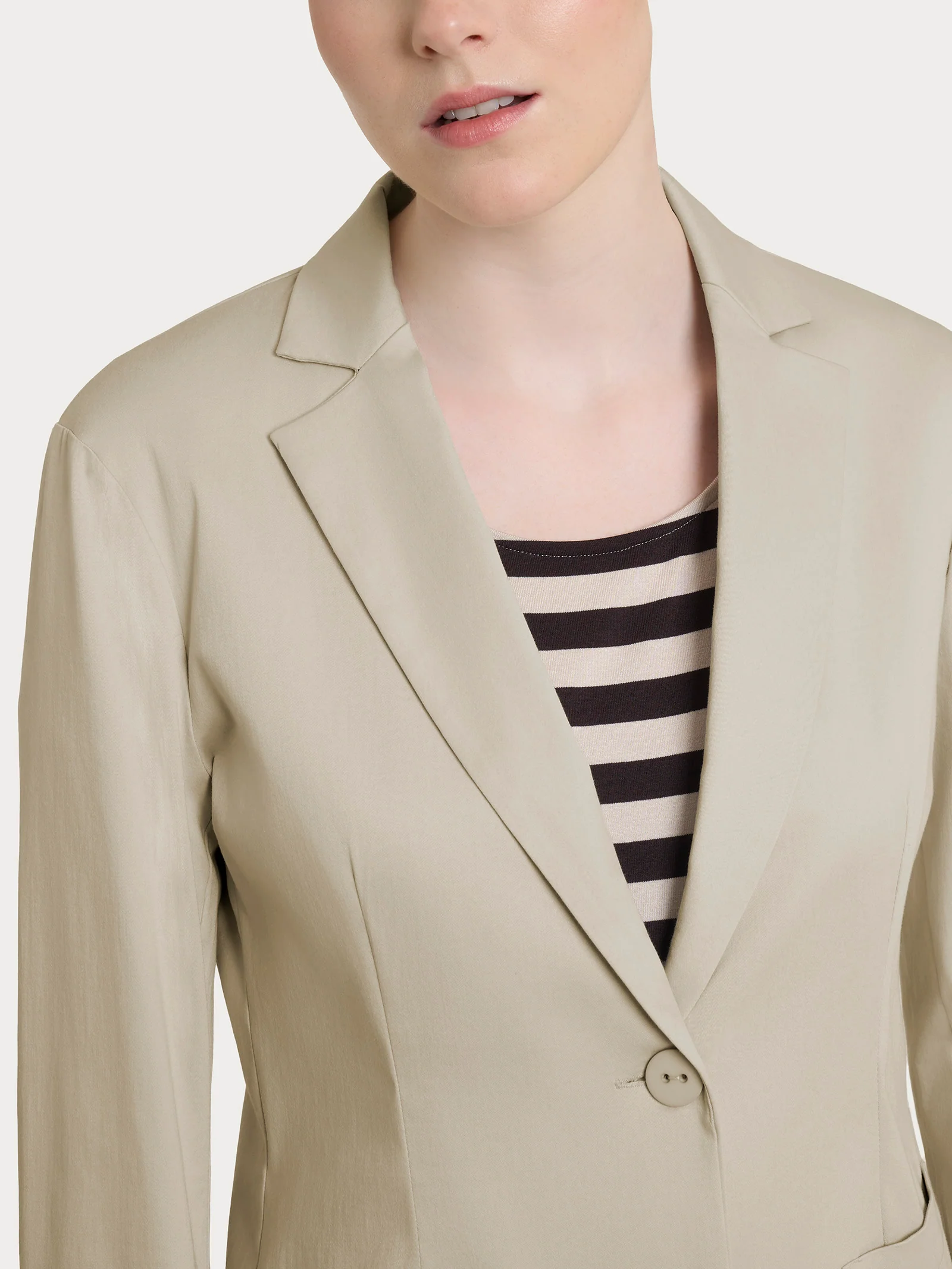 Blazer con due bottoni in Satin Power - Crockery - Image 3