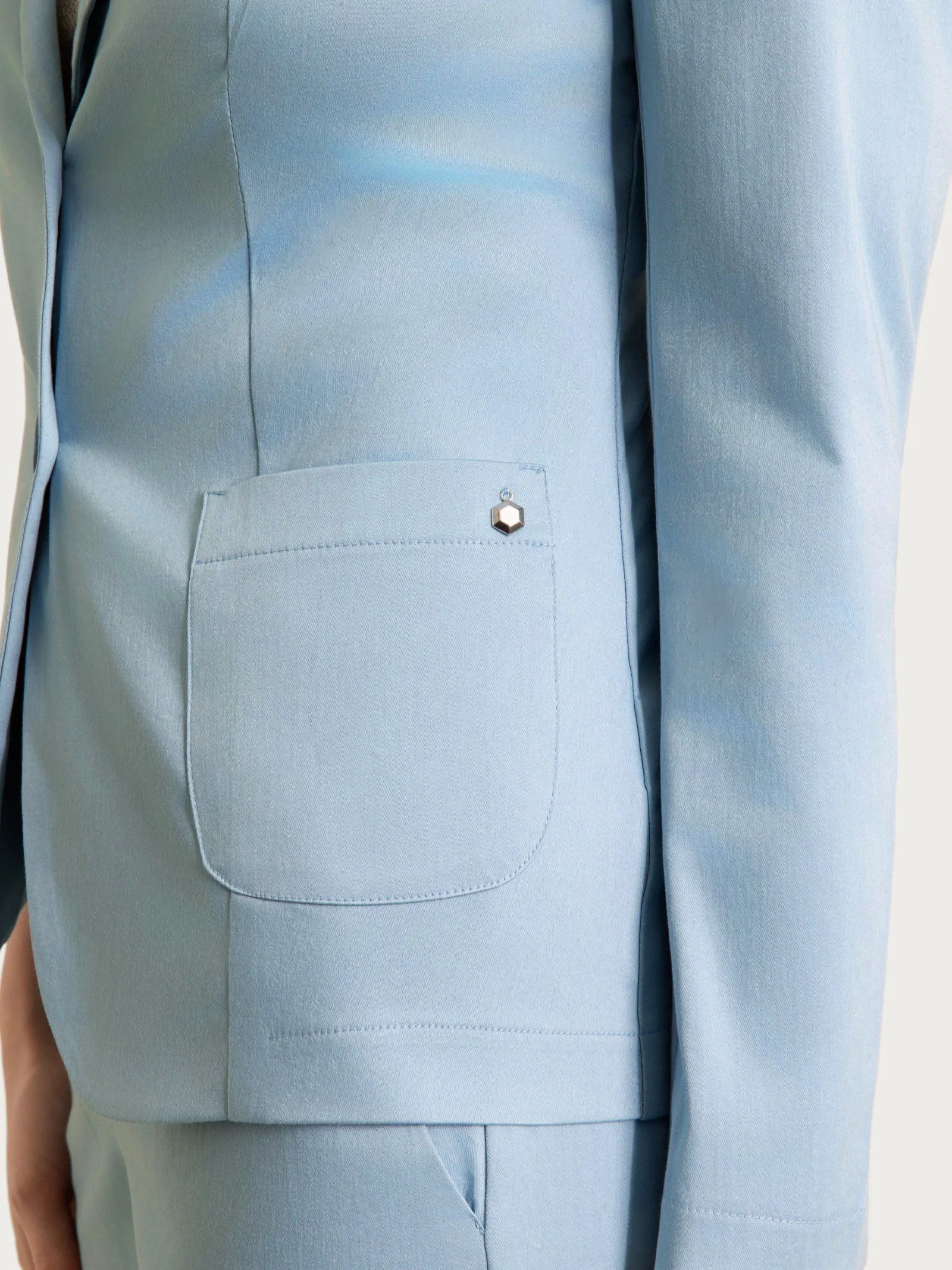 Blazer con due bottoni in Satin Power - Dusty Blue - Image 4
