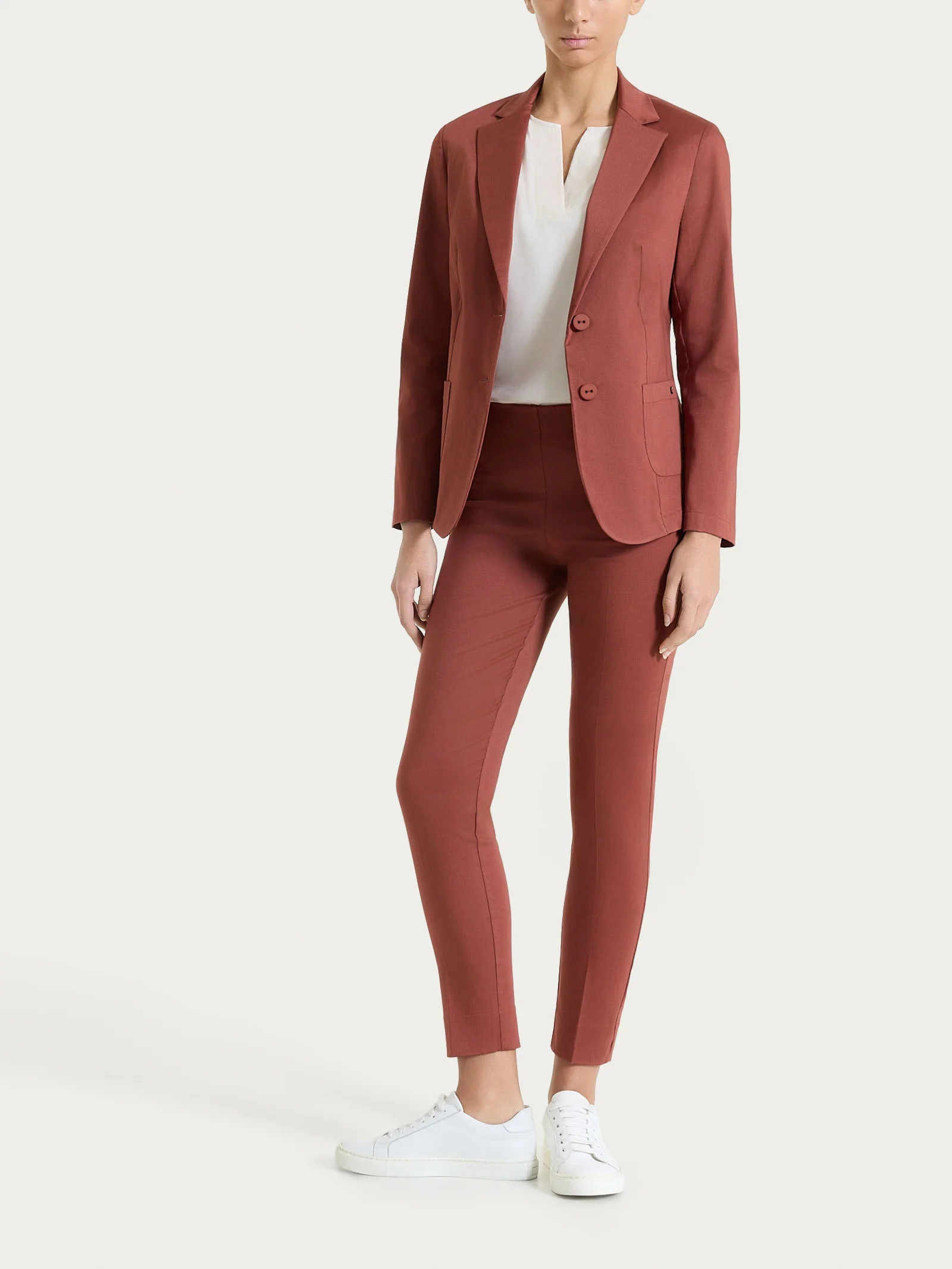 Blazer con due bottoni in Satin Power - Mahogany - Image 5