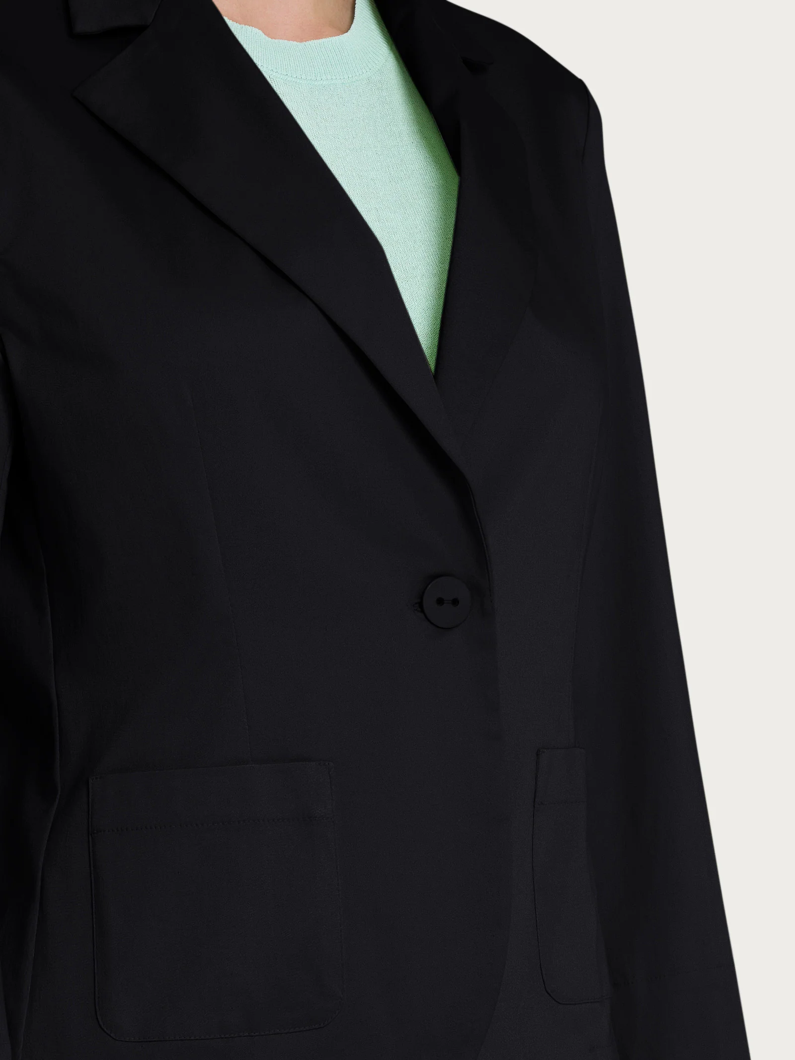 Blazer corto con 1 bottone e manica 3/4 in Satin Power - Nero - Image 3