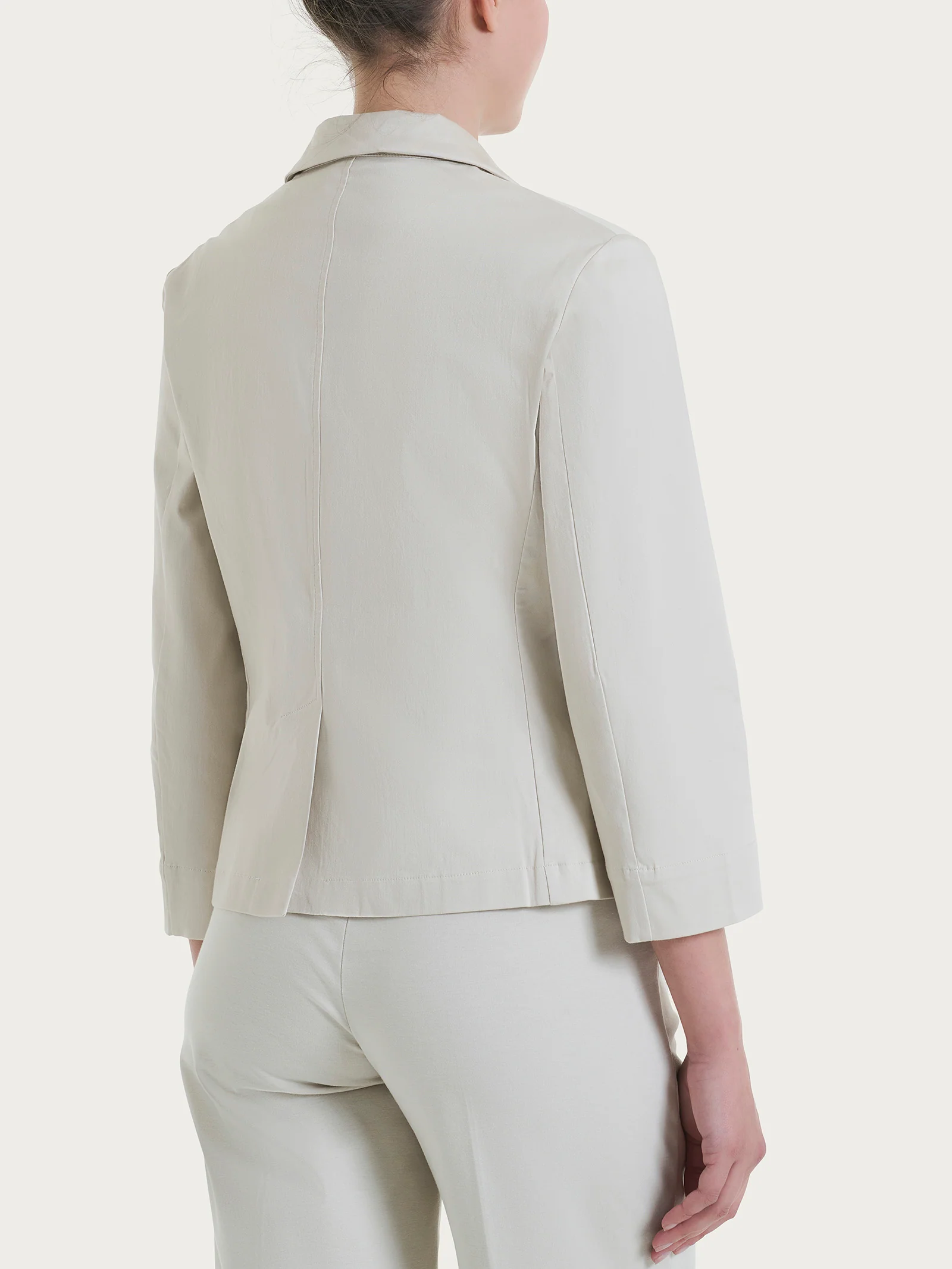 Blazer corto con 1 bottone e manica 3/4 in Satin Power - Champignon - Image 2