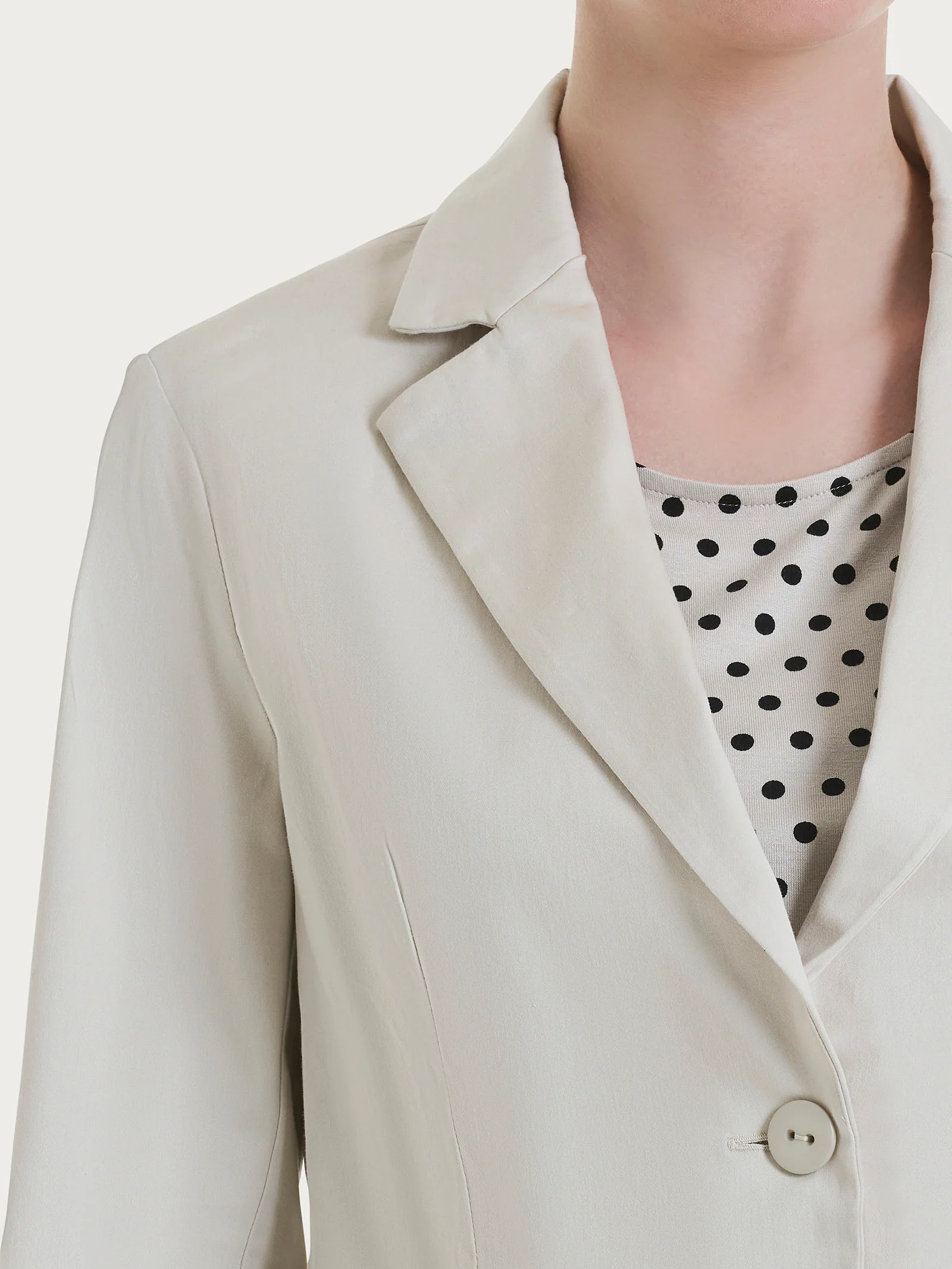 Blazer corto con 1 bottone e manica 3/4 in Satin Power - Champignon - Image 3