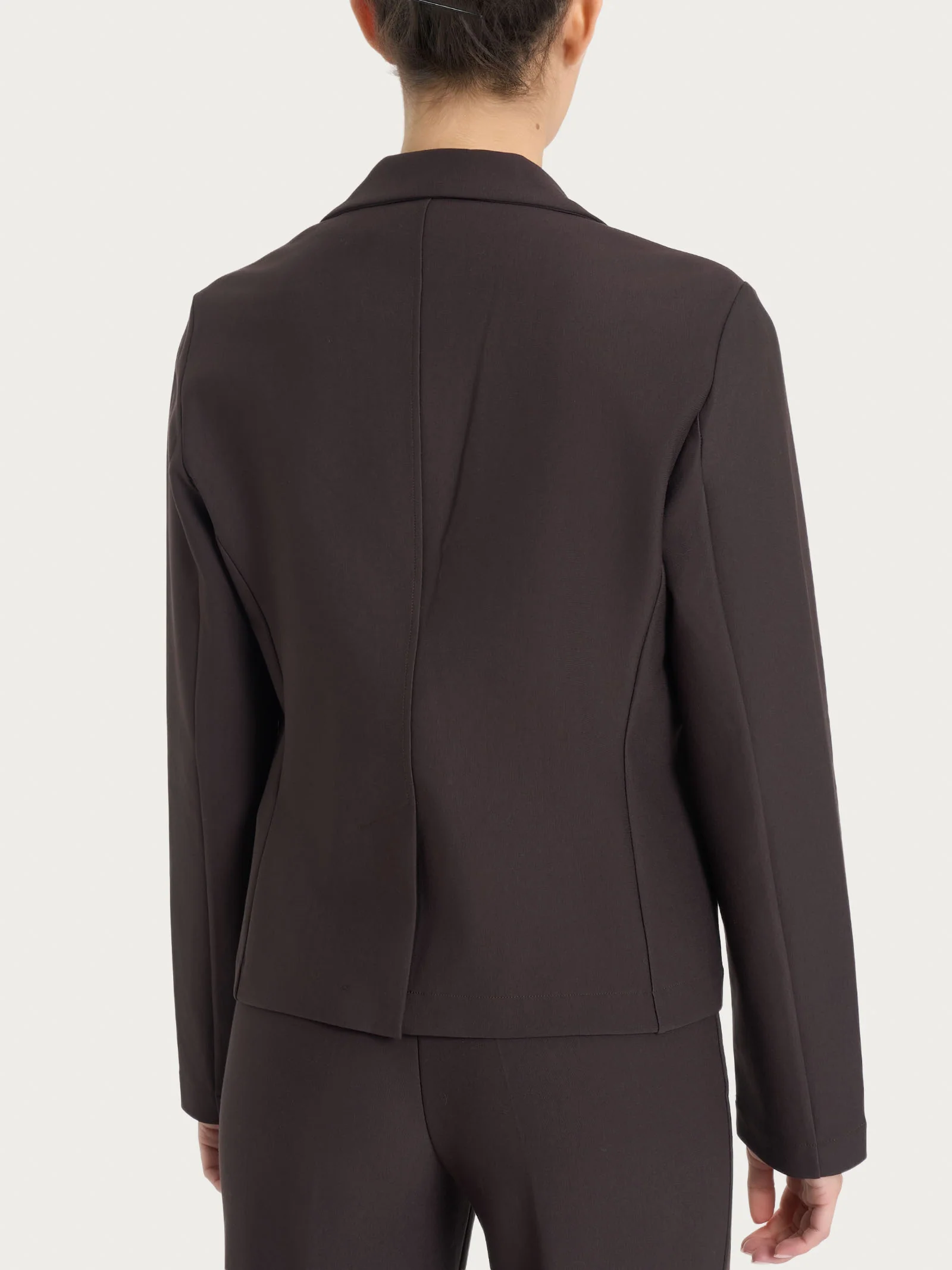 Blazer corto con 1 bottone in Compact - Chocolate Torte - Image 2