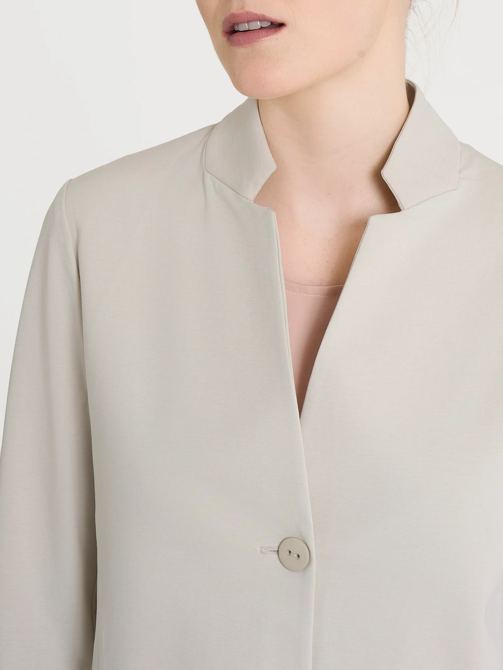Blazer corto con revers alzato in Compact Light - Champignon - Image 3