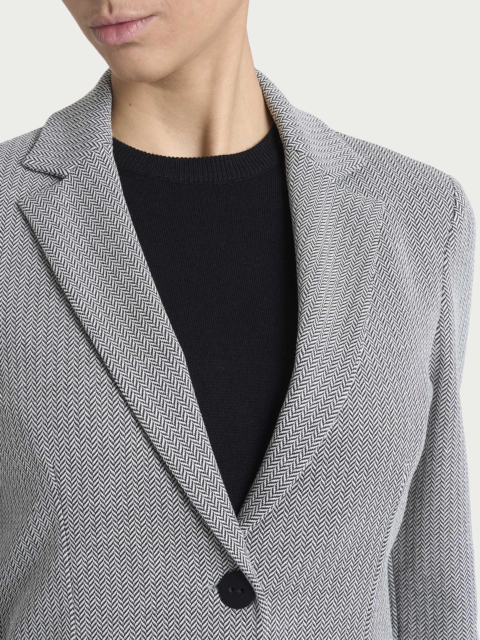 Blazer due bottoni con fantasia a spina di pesce in Eco Jacquard - Fant.Nero - Image 4