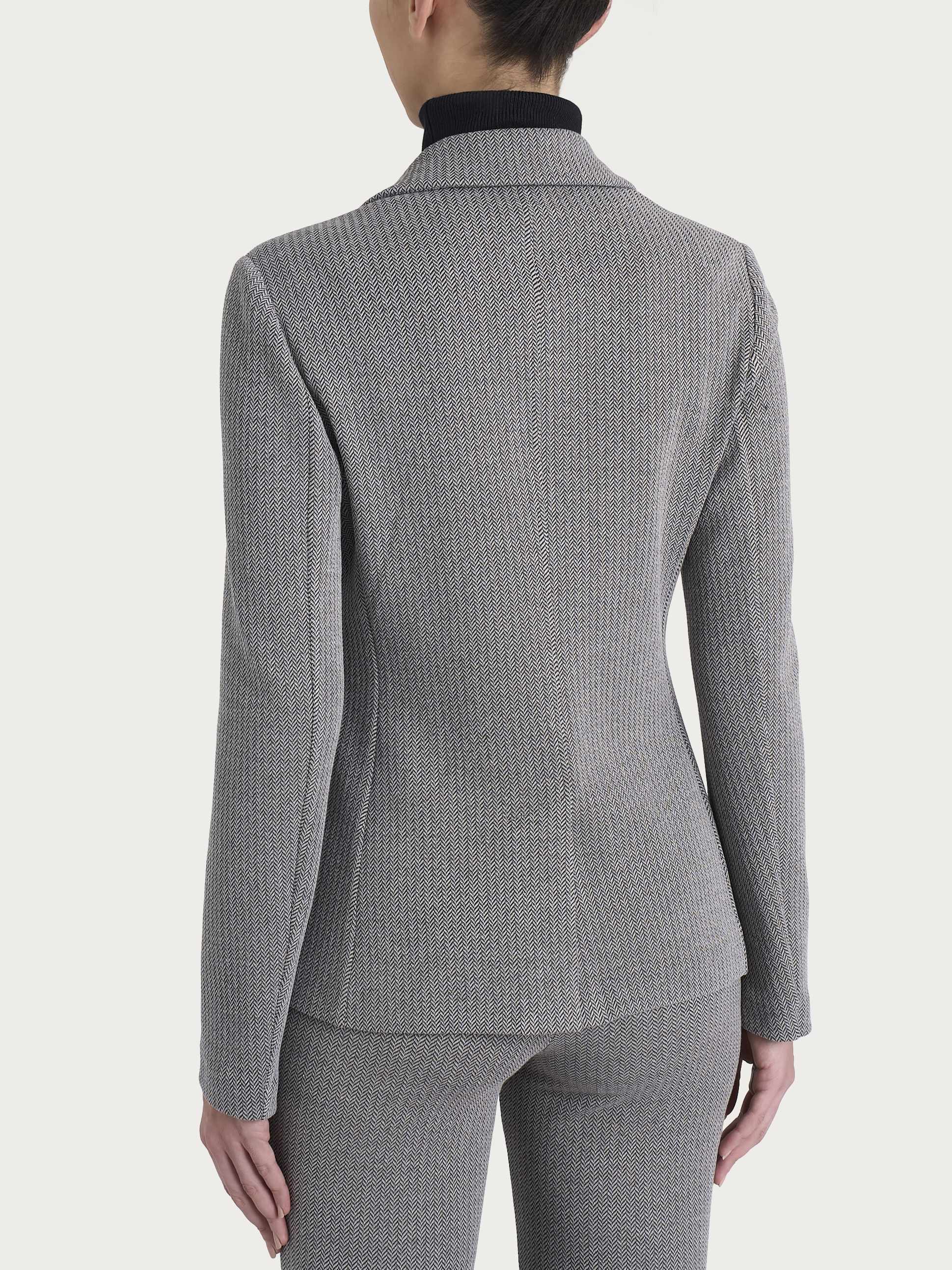Blazer due bottoni con fantasia a spina di pesce in Eco Jacquard - Fant. Chocolate Torte Mel. - Image 2