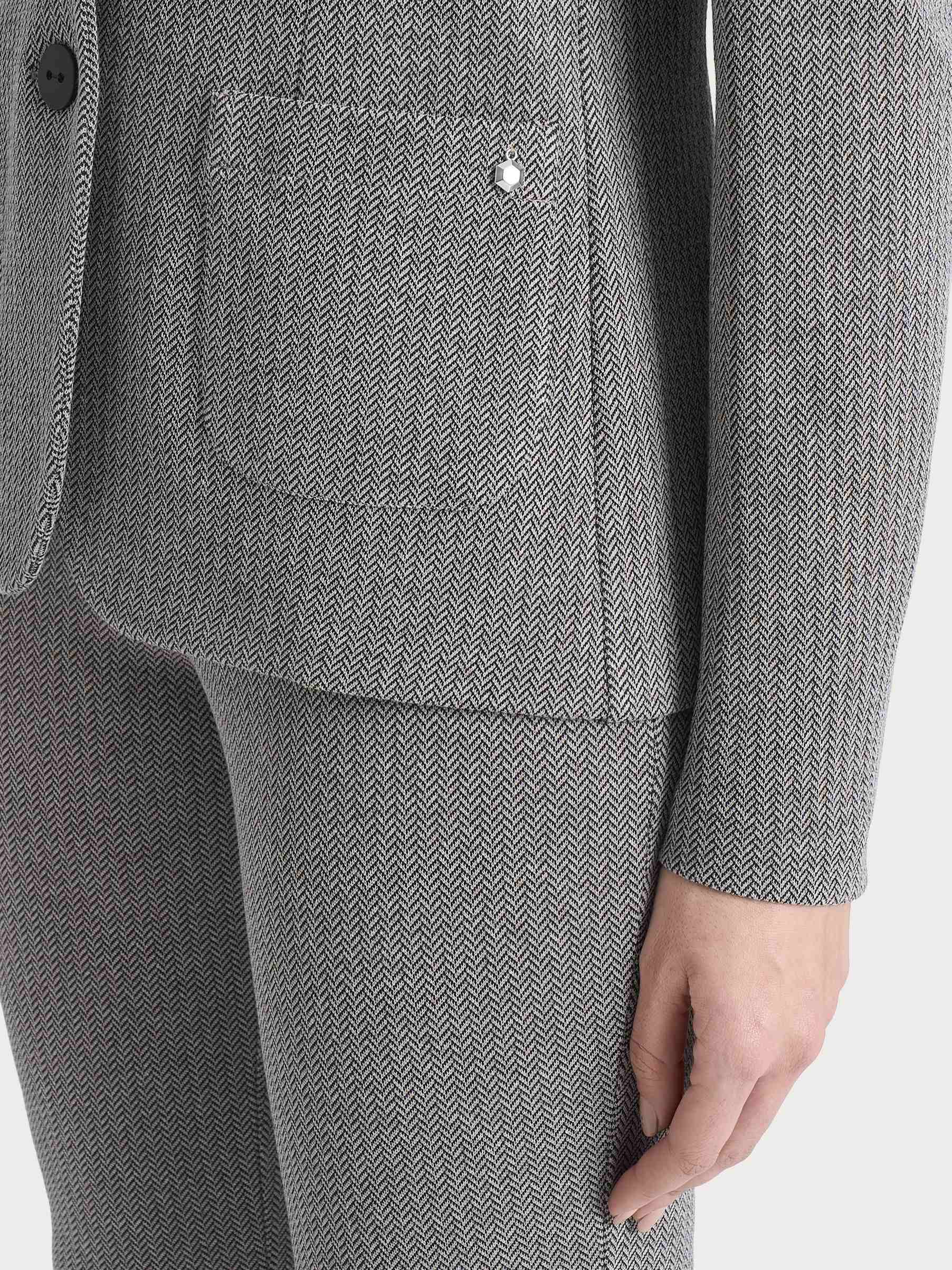 Blazer due bottoni con fantasia a spina di pesce in Eco Jacquard - Fant. Chocolate Torte Mel. - Image 3
