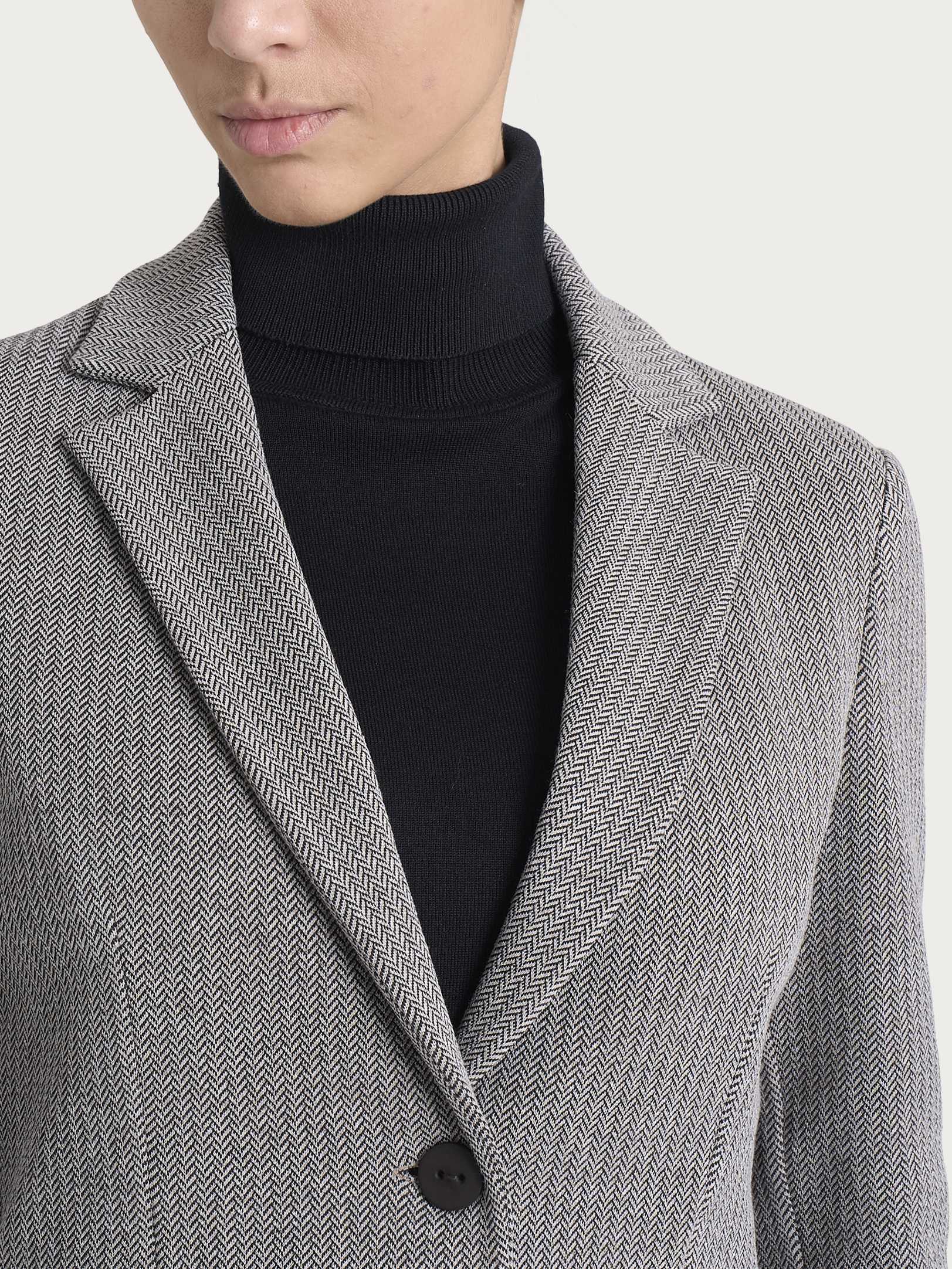 Blazer due bottoni con fantasia a spina di pesce in Eco Jacquard - Fant. Chocolate Torte Mel. - Image 4