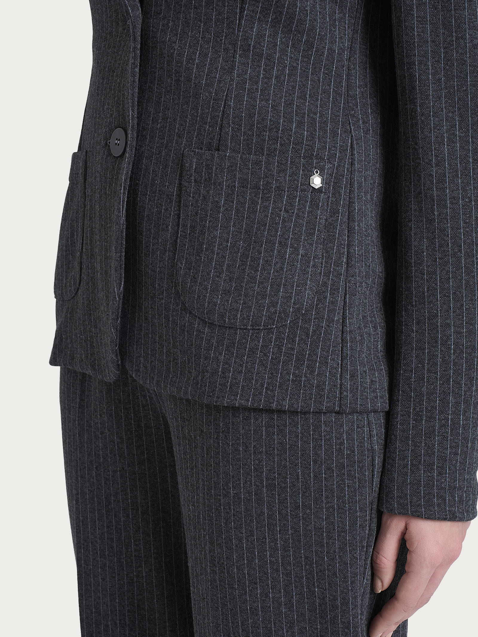 Blazer gessato con due bottoni in Eco Jacquard - Fant.Oscuro Mel - Image 3