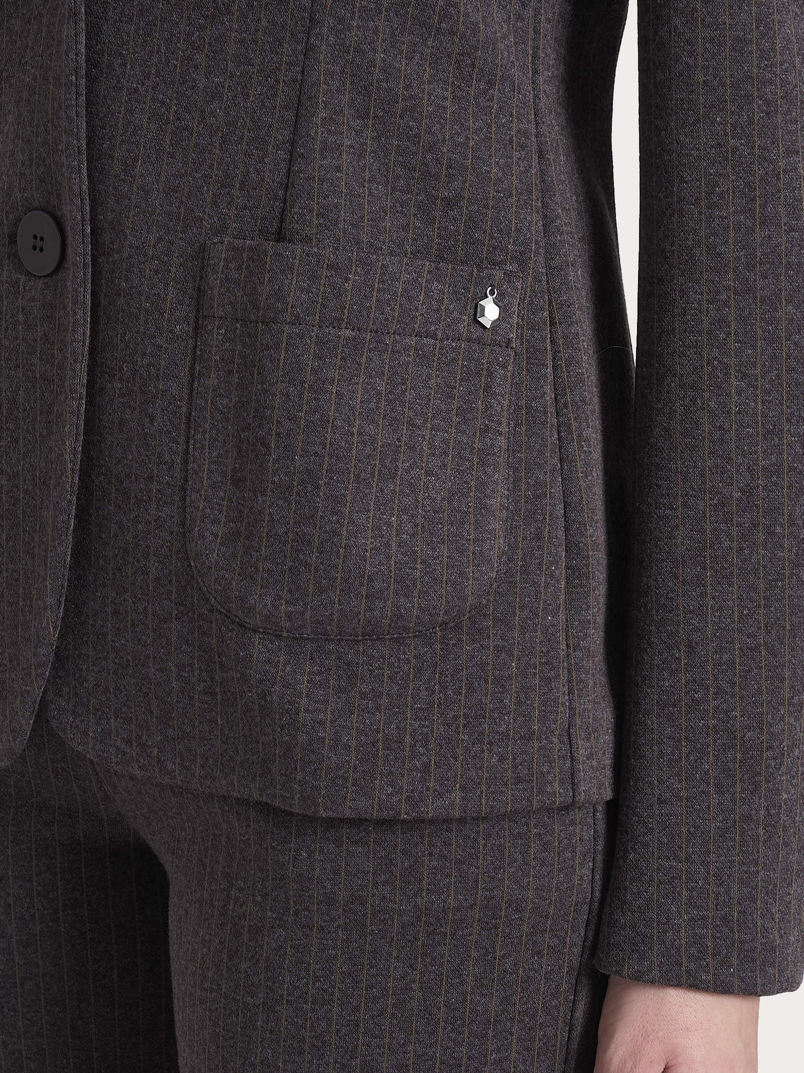 Blazer gessato con due bottoni in Eco Jacquard - Fant. Chocolate Torte Mel. - Image 3