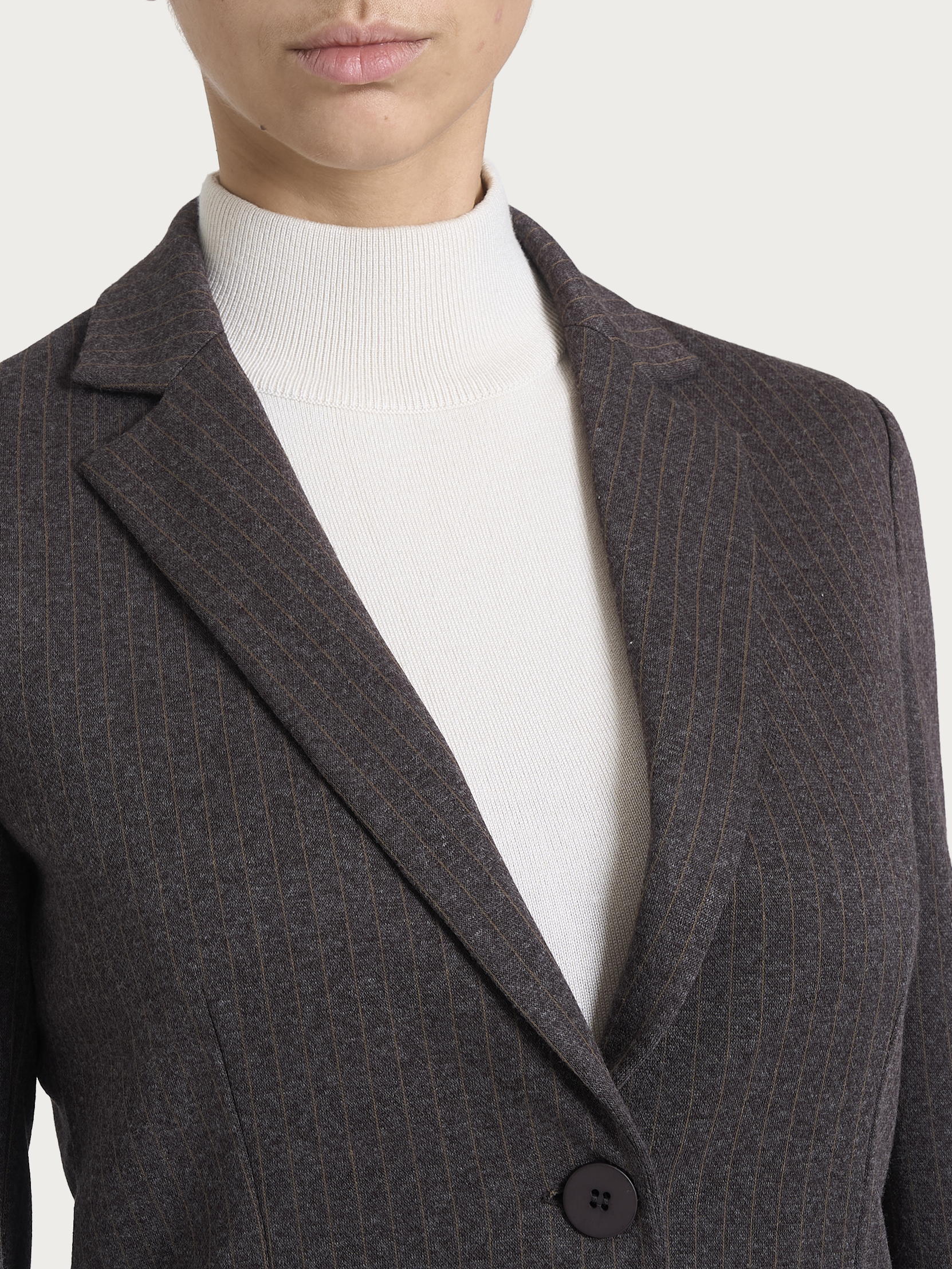 Blazer gessato con due bottoni in Eco Jacquard - Fant. Chocolate Torte Mel. - Image 4