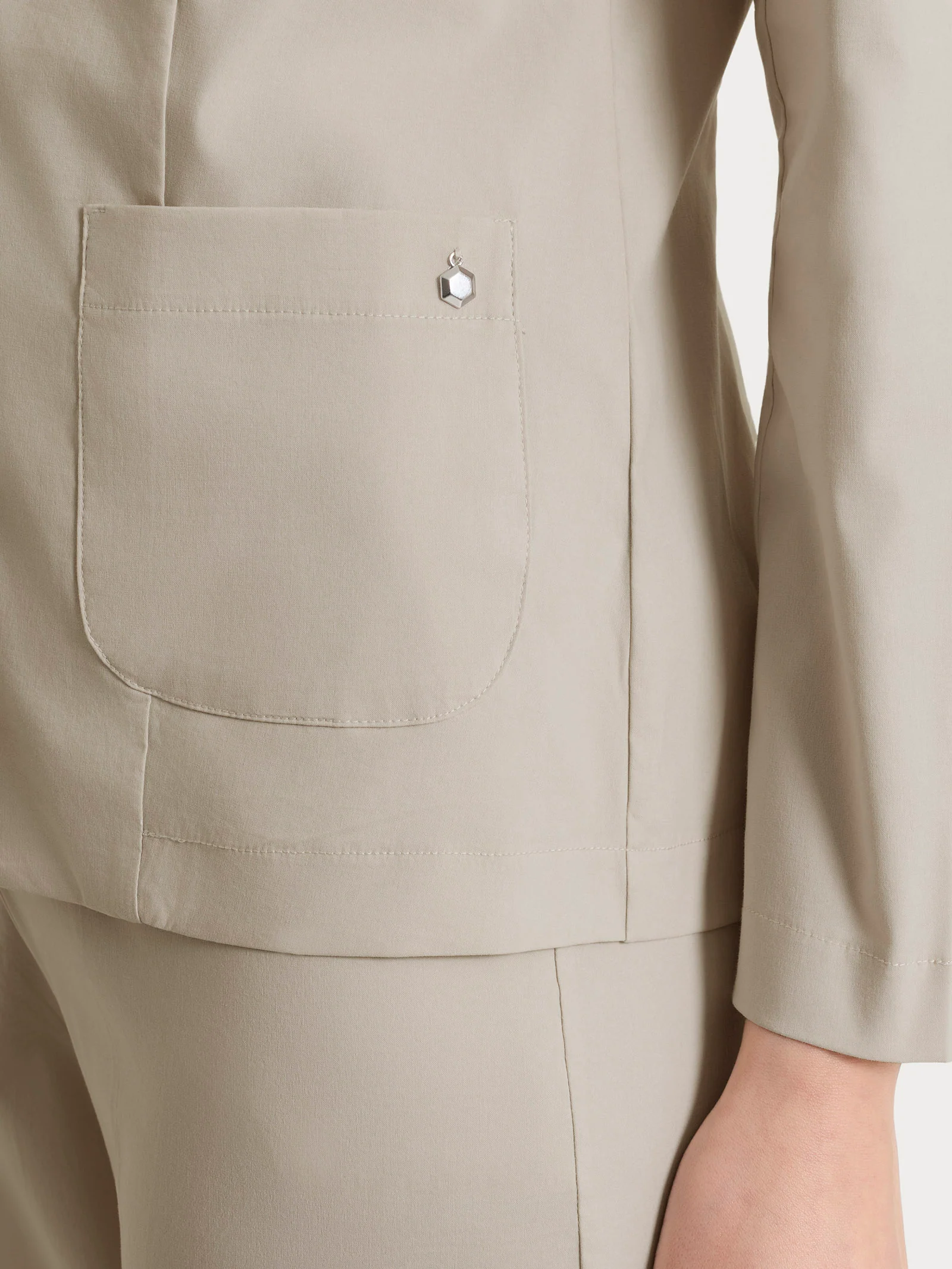 Blazer leggero con chiusura a due bottoni in Super Fresh - Crockery - Image 3