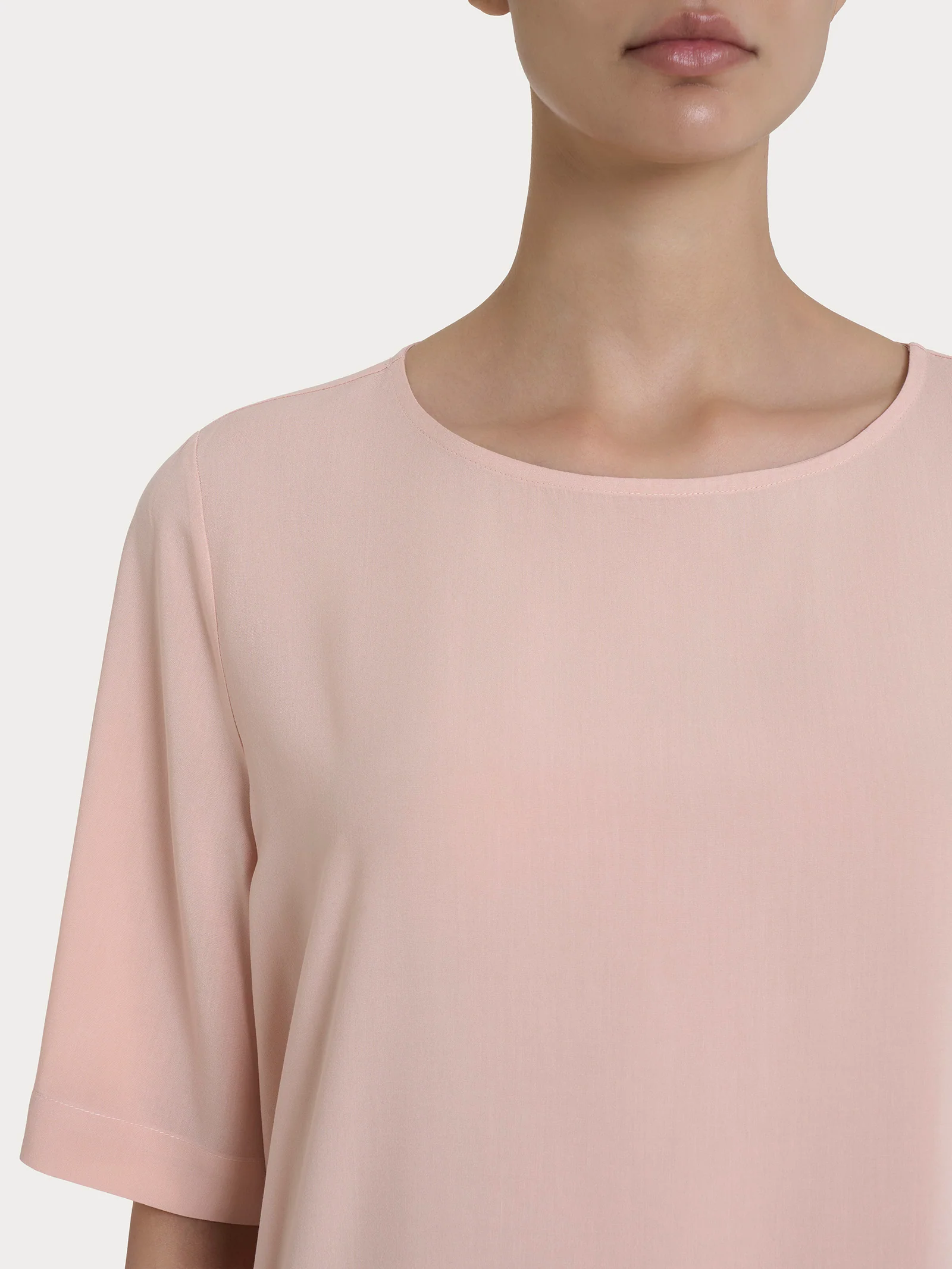 Blusa a manica corta in Ecoseta - Cameo Rose - Image 3