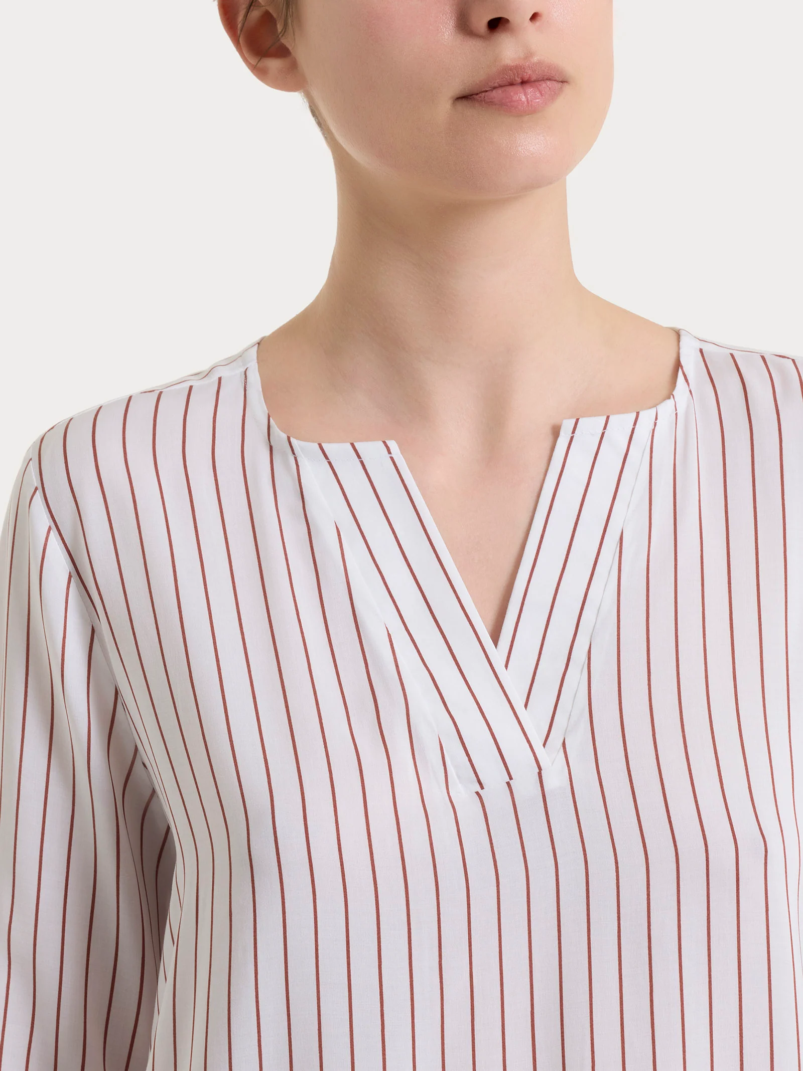 Blusa a righe in EcoSeta - Fant. Mahogany - Image 4