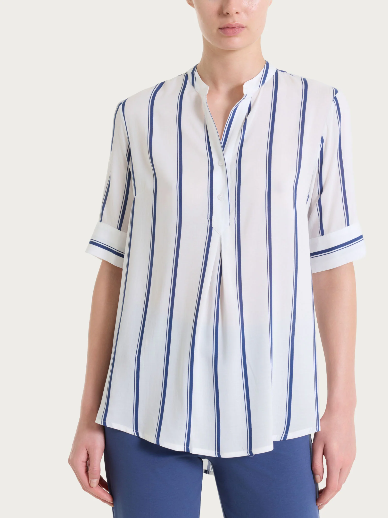 Blusa a righe spaziate e manica corta in EcoSeta - Fant. Oceana - Image 2