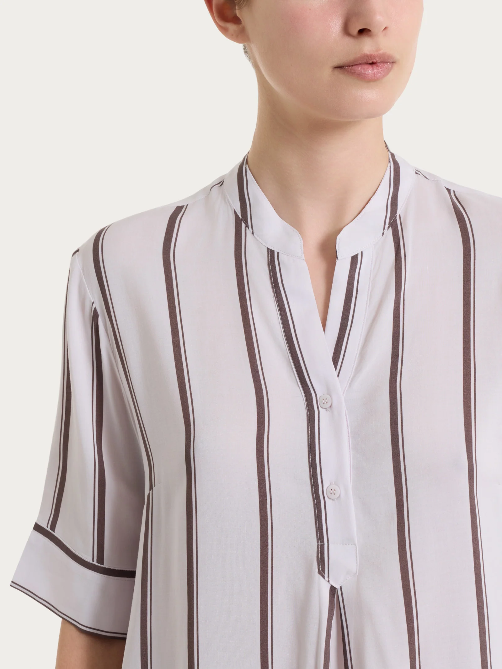 Blusa a righe spaziate e manica corta in EcoSeta - Fant. Plum Truffle - Image 4
