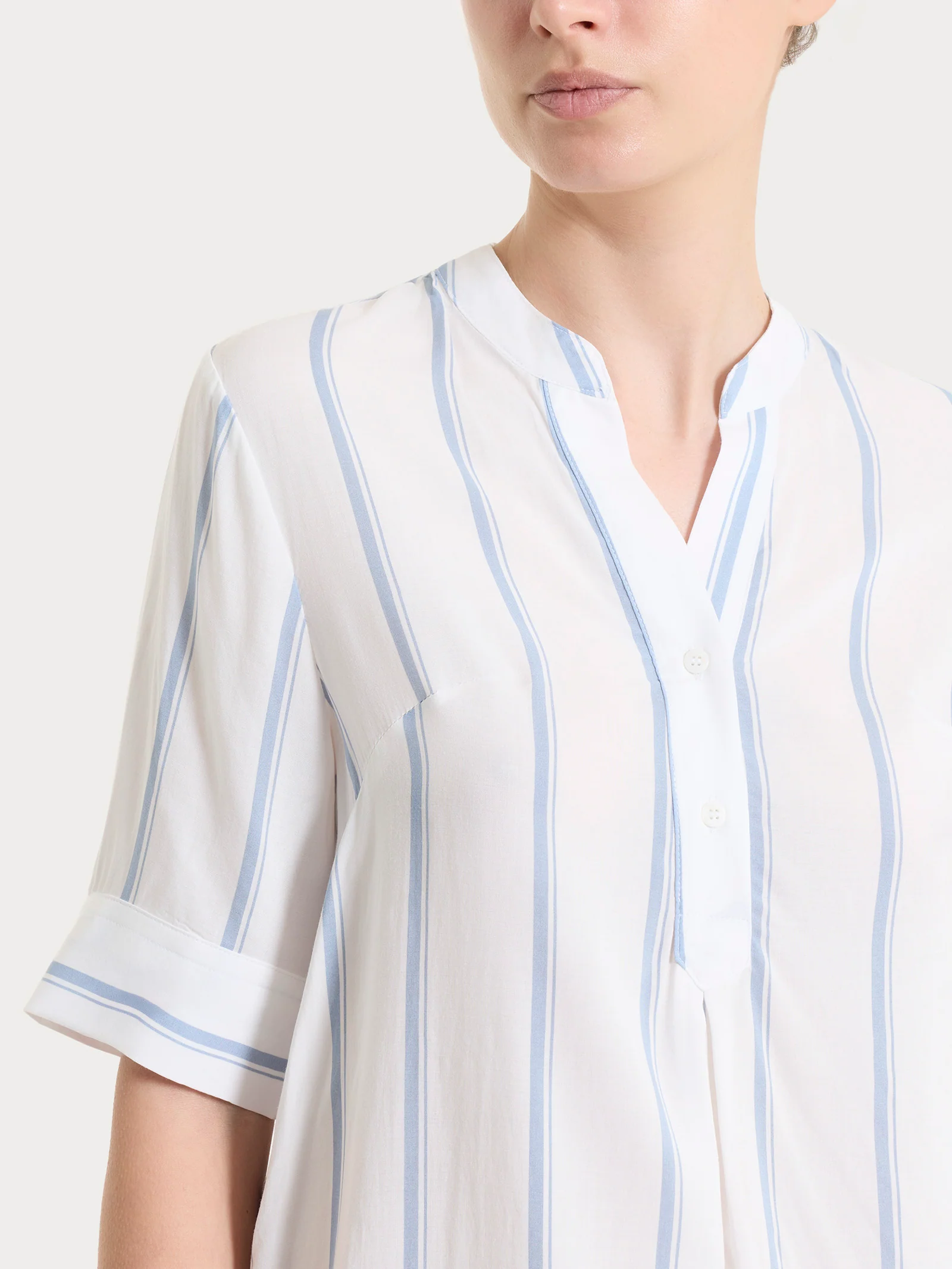 Blusa a righe spaziate e manica corta in EcoSeta - Fant. Dusty Blue - Image 4