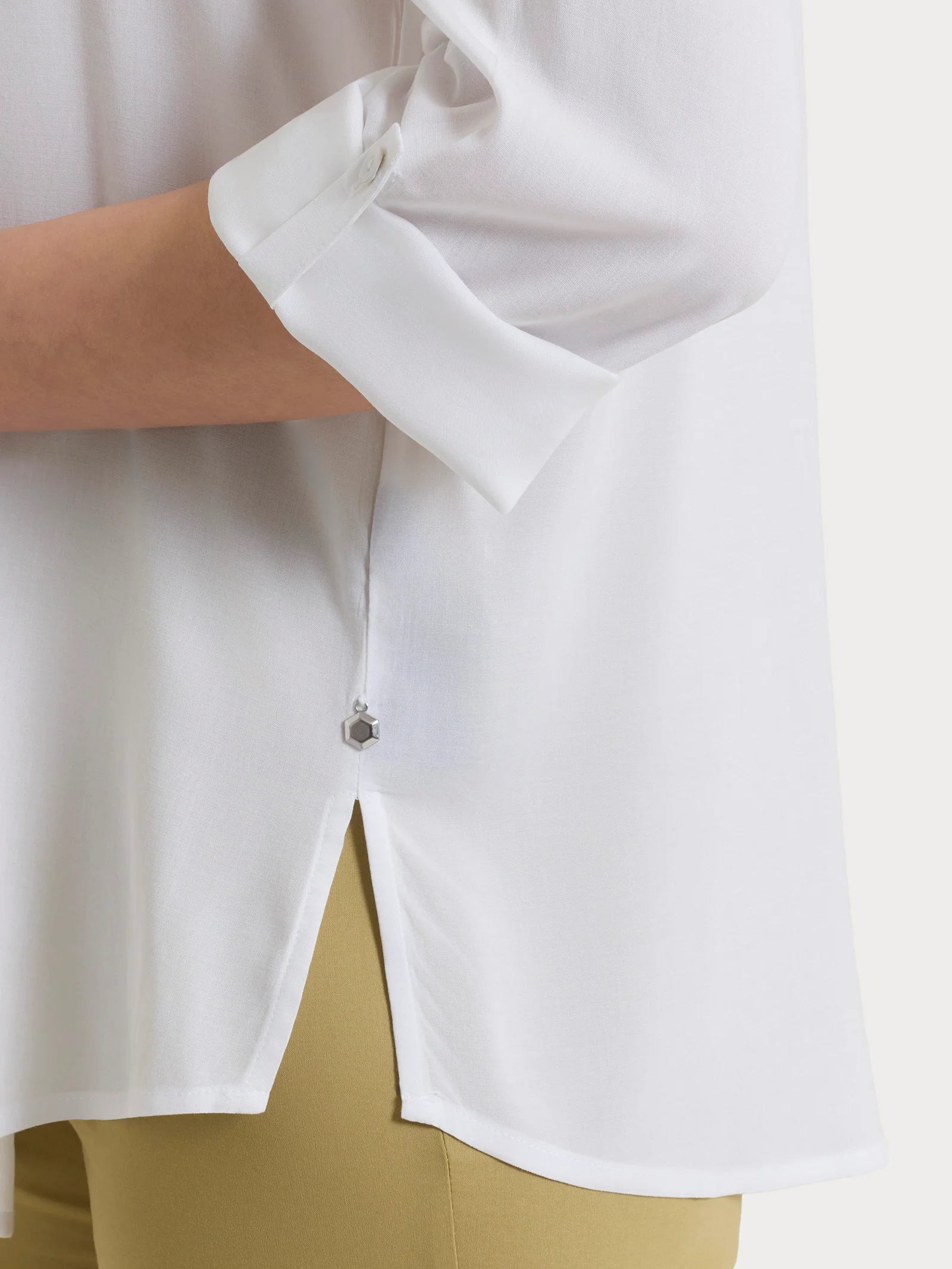 Blusa a serafino con manica risvoltabile in Voile Stretch - Bianco - Image 7