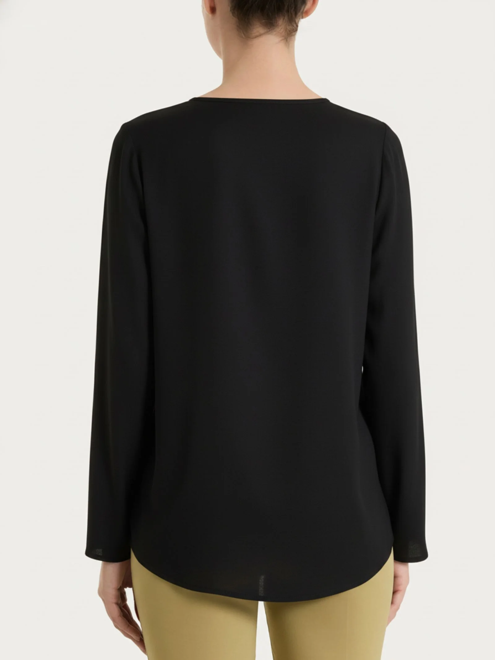 Blusa a serafino con manica risvoltabile in Voile Stretch - Nero - Image 3