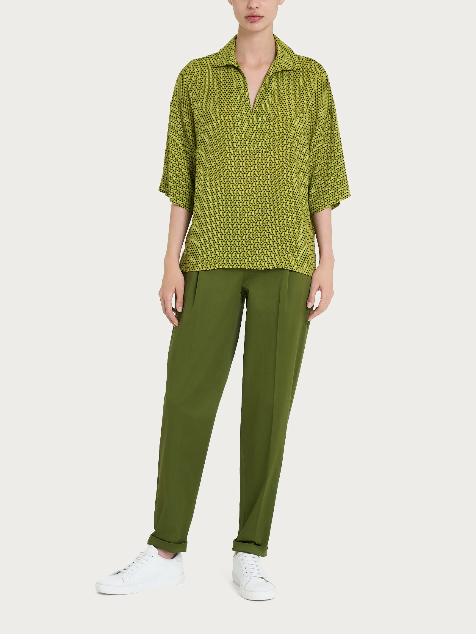 Blusa con colletto e hexagon pattern in Ecoseta - Fant. Sphagnum - Image 5