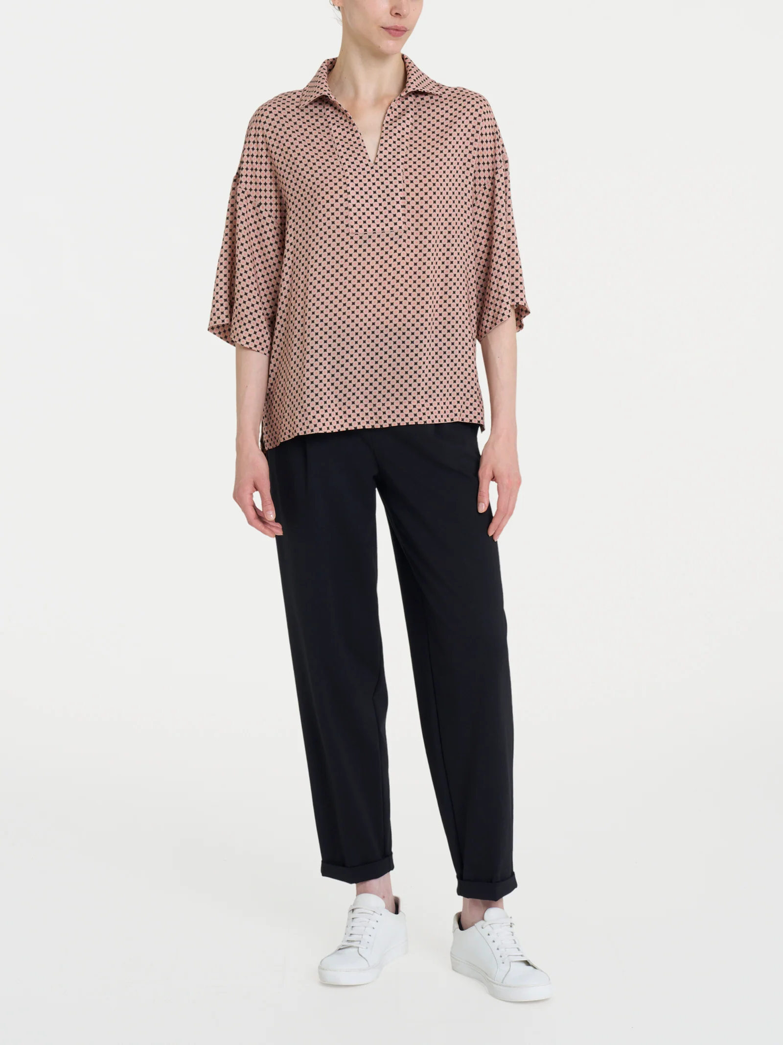 Blusa con colletto e micro pattern in Ecoseta - Fant.Nero - Image 4