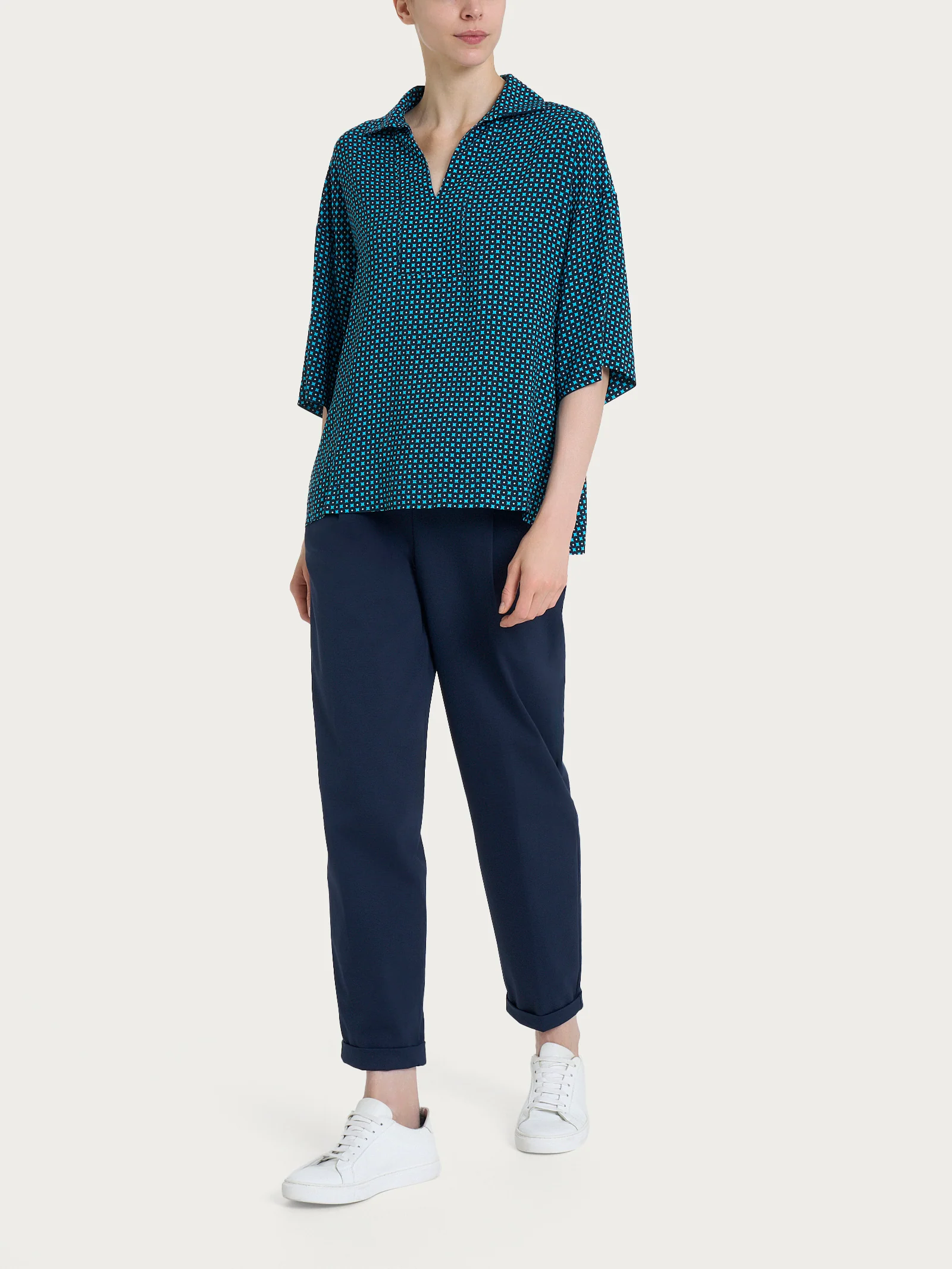 Blusa con colletto e micro pattern in Ecoseta - Fant. Aquarius - Image 4