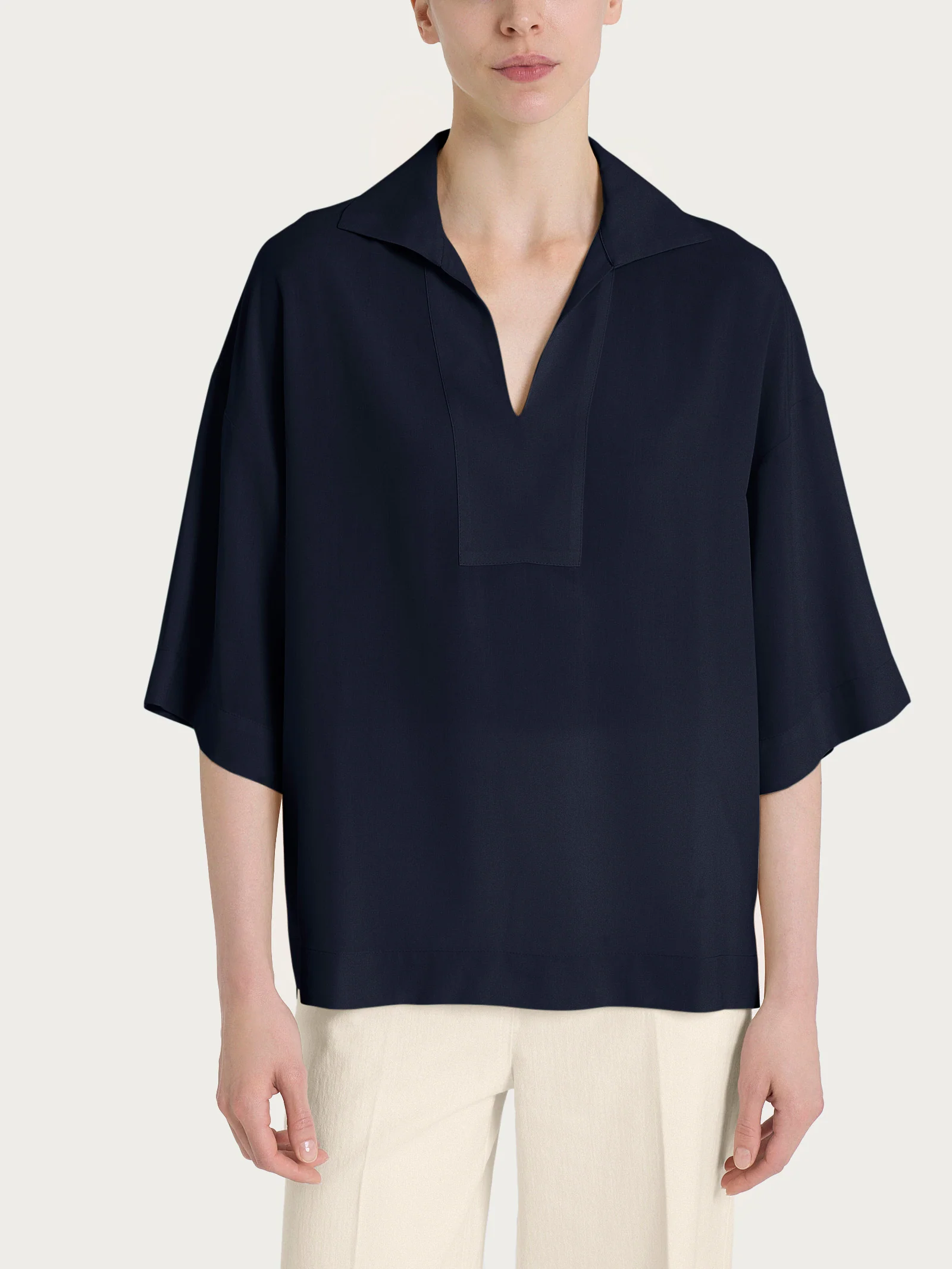 Blusa con colletto polo in EcoSeta - Bleu - Image 4