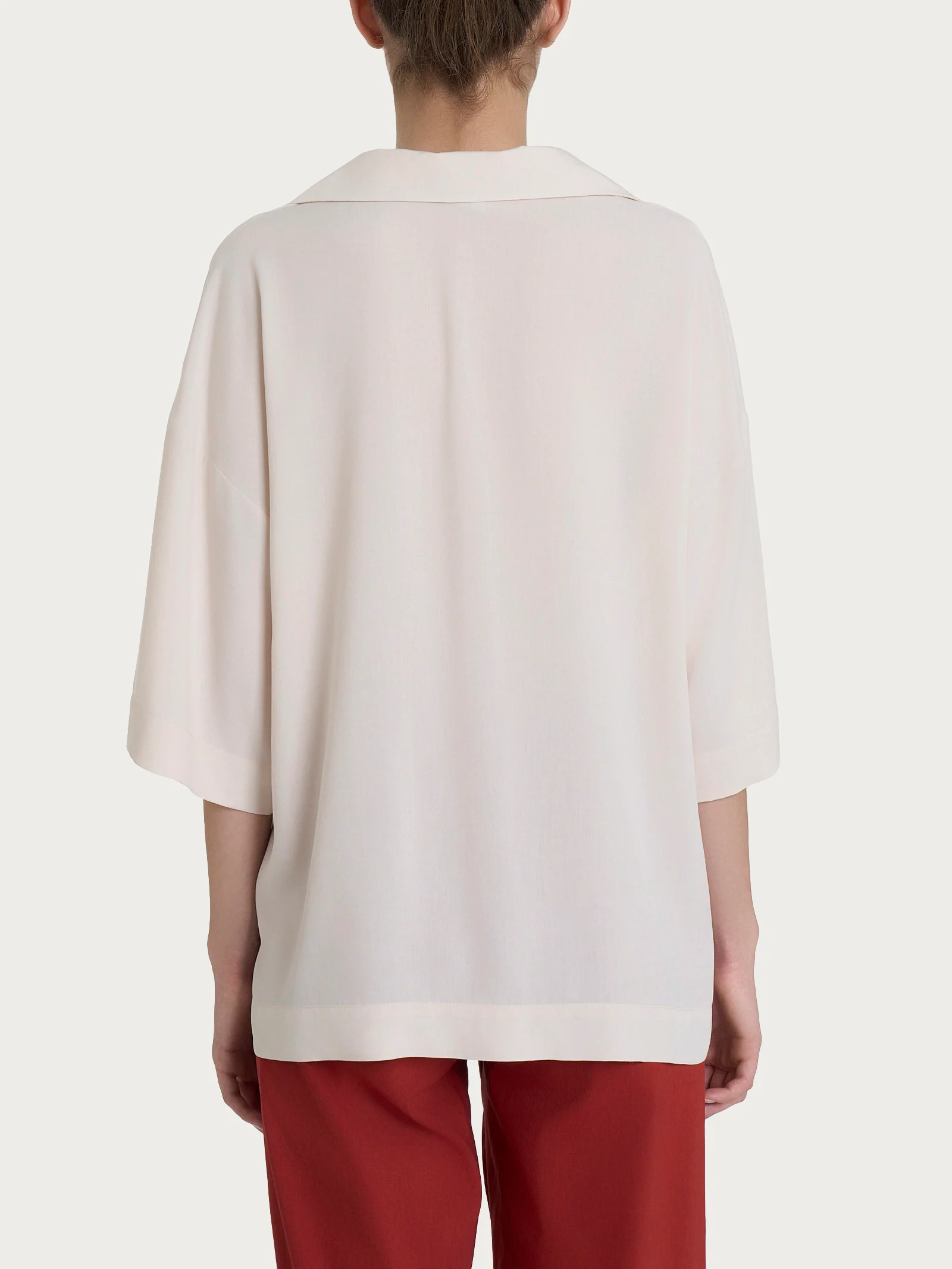 Blusa con colletto polo in EcoSeta - Champignon - Image 2