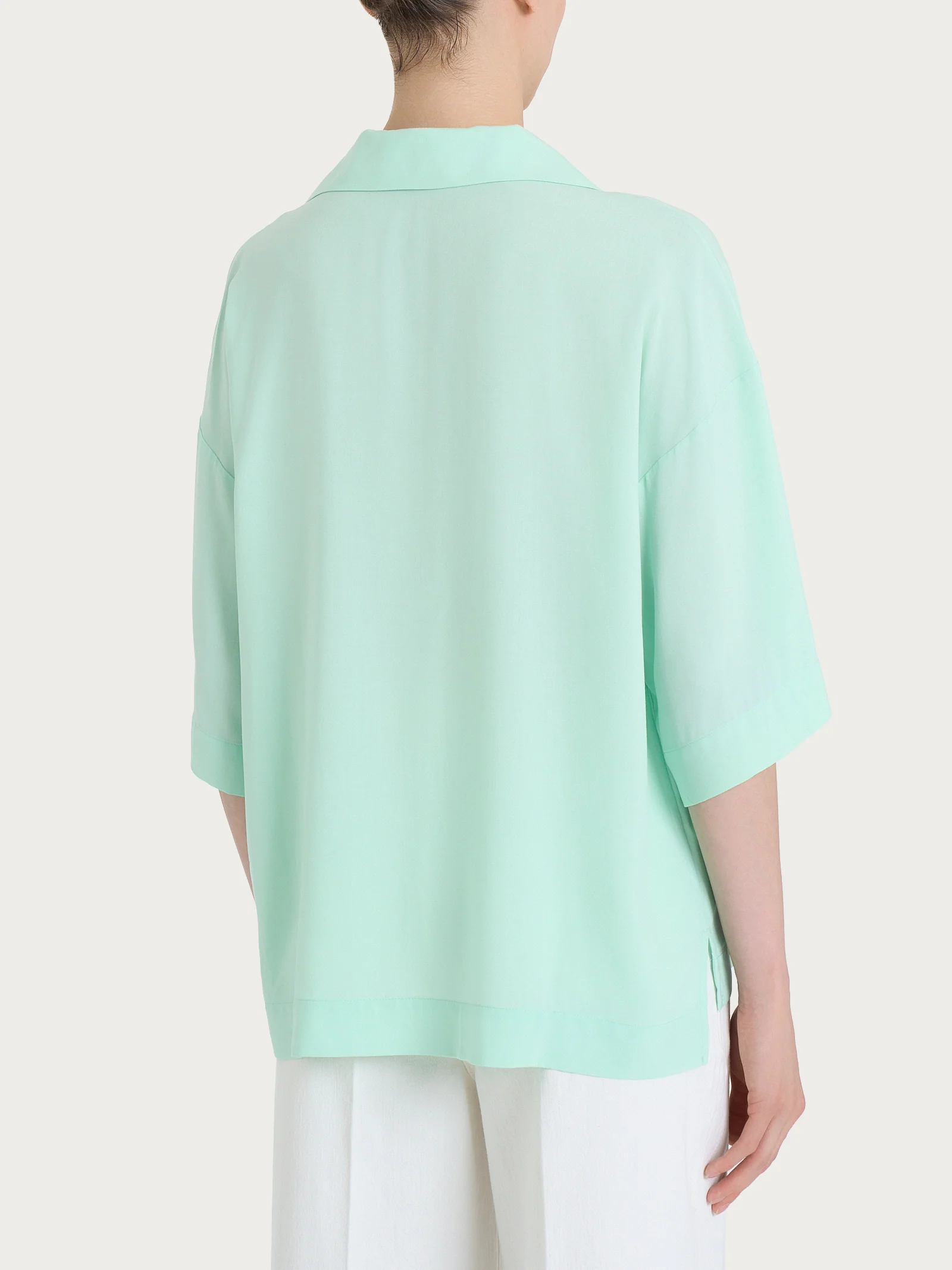 Blusa con colletto polo in EcoSeta - Bird's Egg Green - Image 2