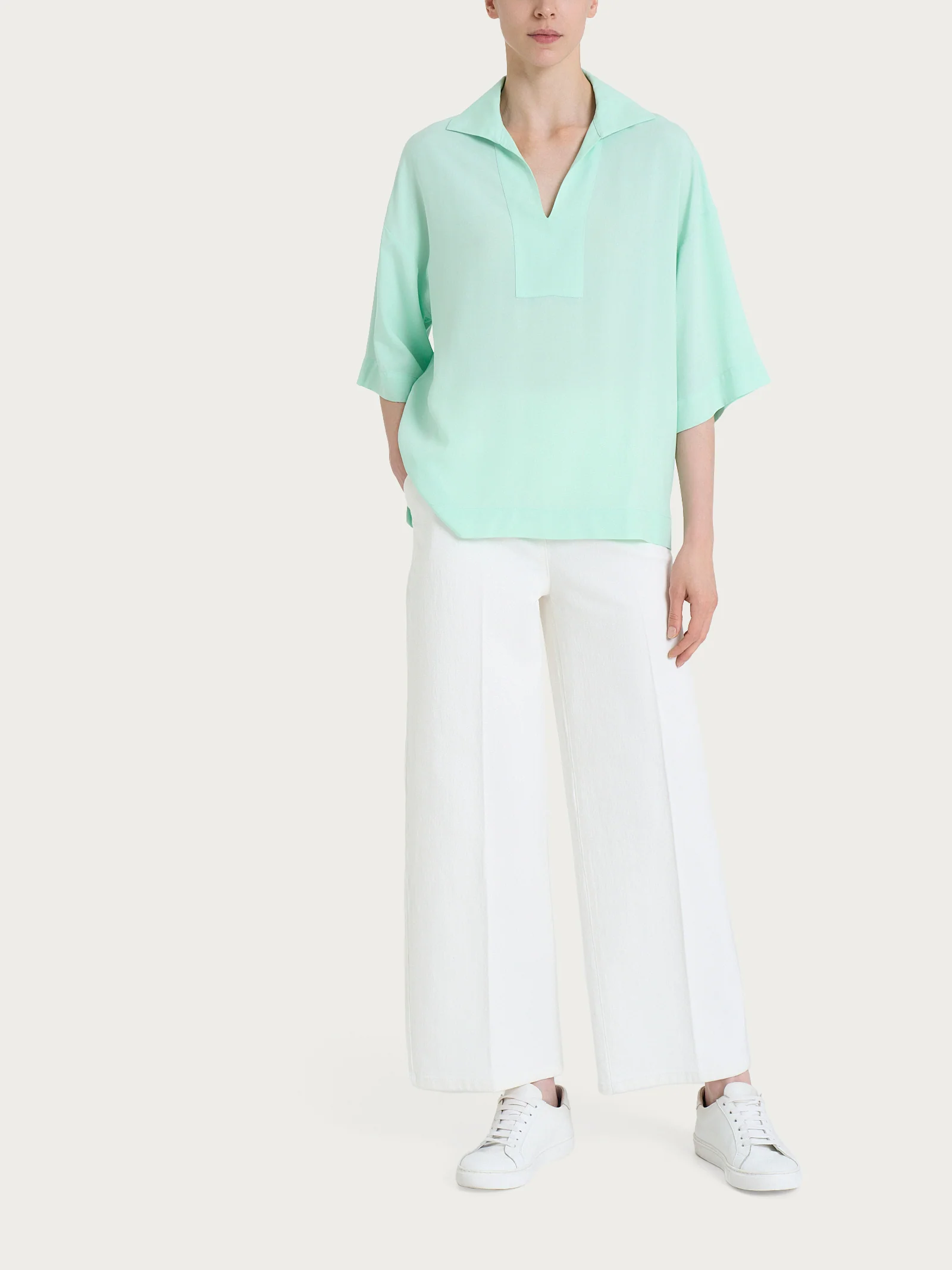 Blusa con colletto polo in EcoSeta - Bird's Egg Green - Image 4