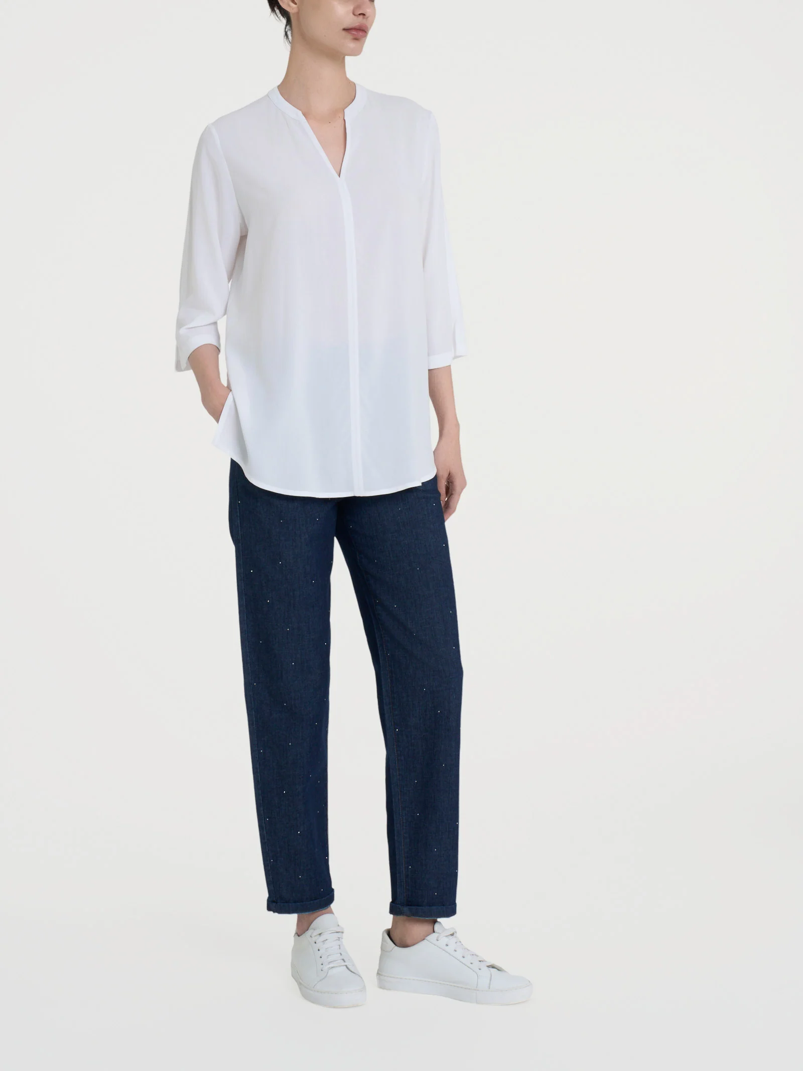Blusa con collo alla coreana e manica 3/4 in Ecoseta - Bianco - Image 4