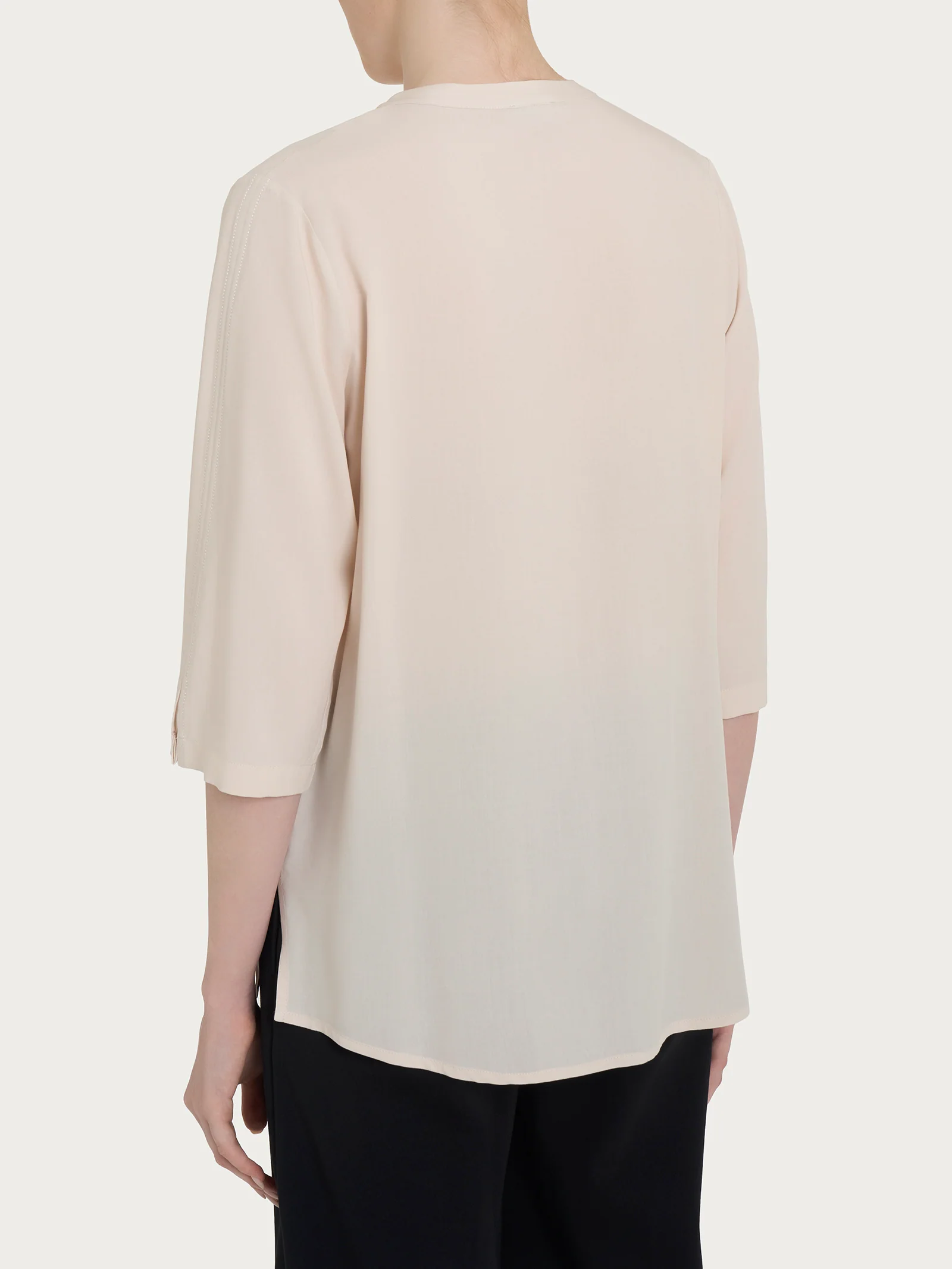 Blusa con collo alla coreana e manica 3/4 in Ecoseta - Champignon - Image 2