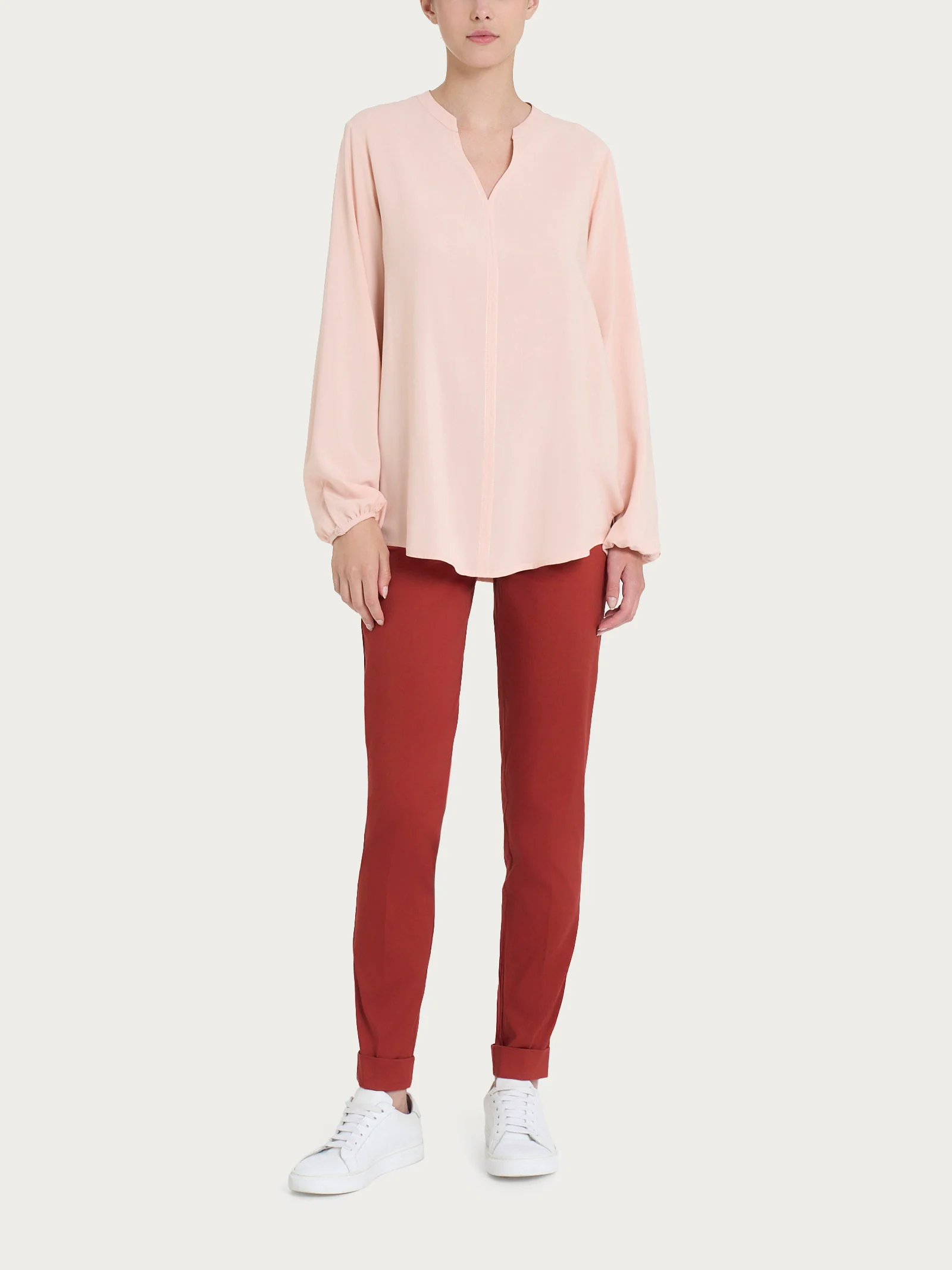 Blusa con collo alla coreana e manica lunga in Ecoseta - Cameo Rose - Image 3