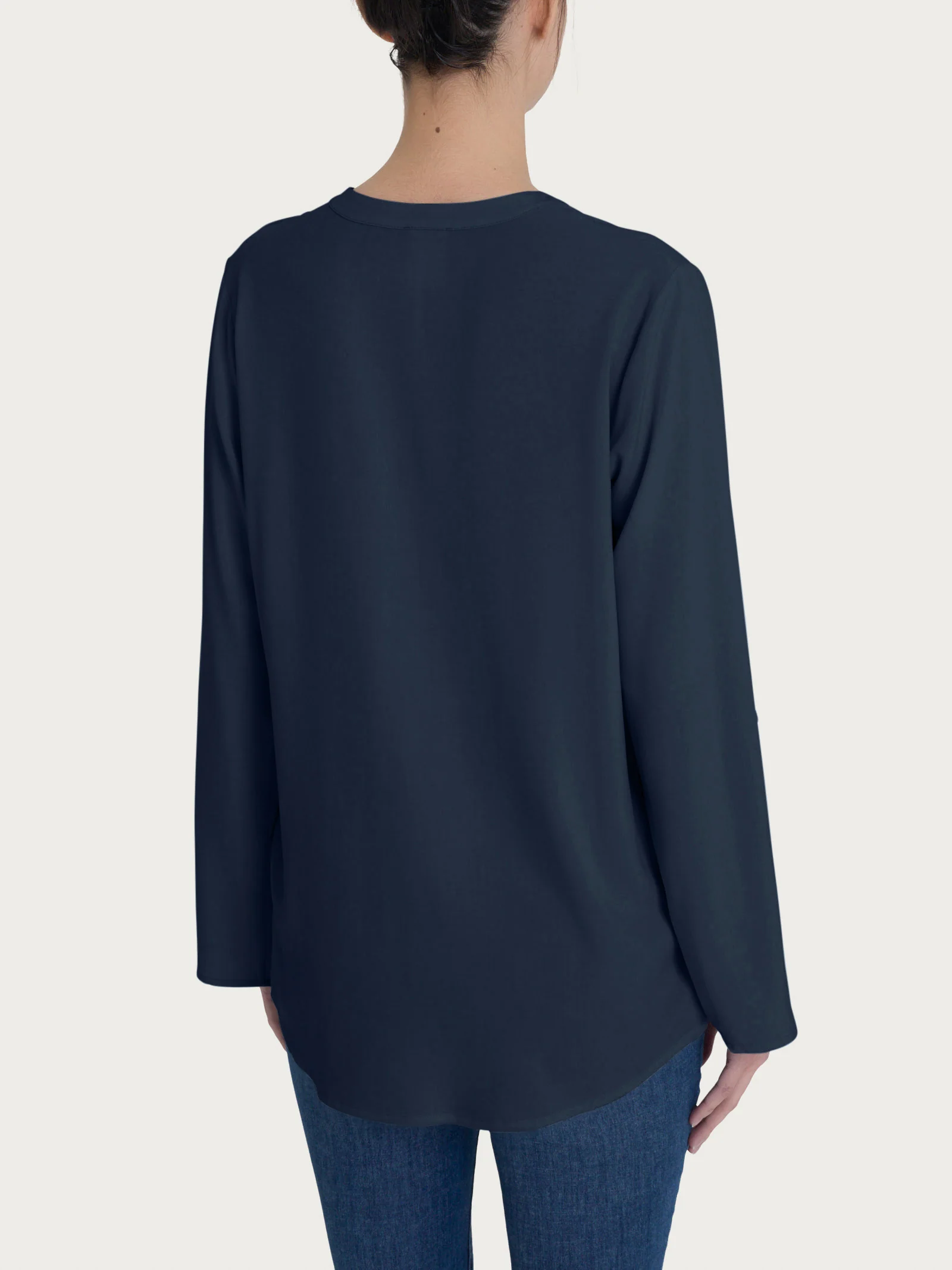 Blusa con collo alla coreana e manica risvoltabile in Ecoseta - Bleu - Image 2
