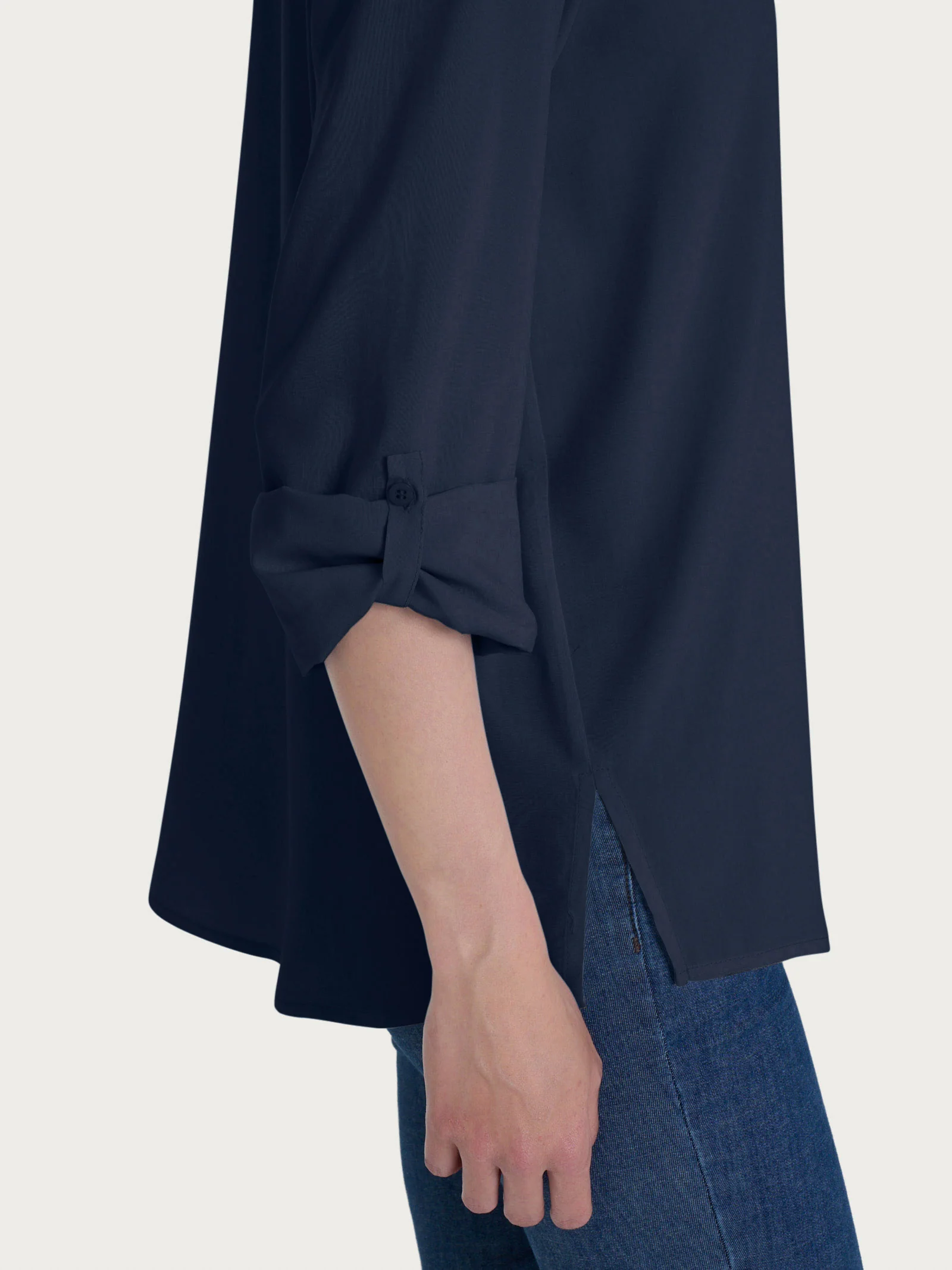 Blusa con collo alla coreana e manica risvoltabile in Ecoseta - Bleu - Image 3