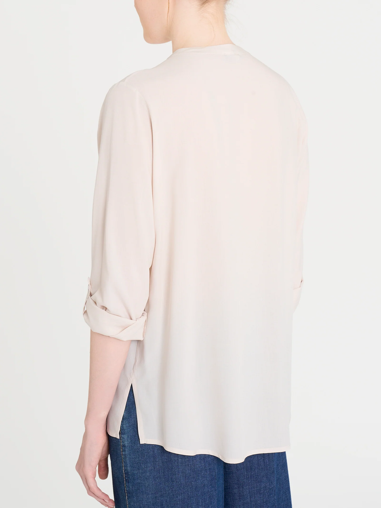 Blusa con collo alla coreana e manica risvoltabile in Ecoseta - Champignon - Image 2