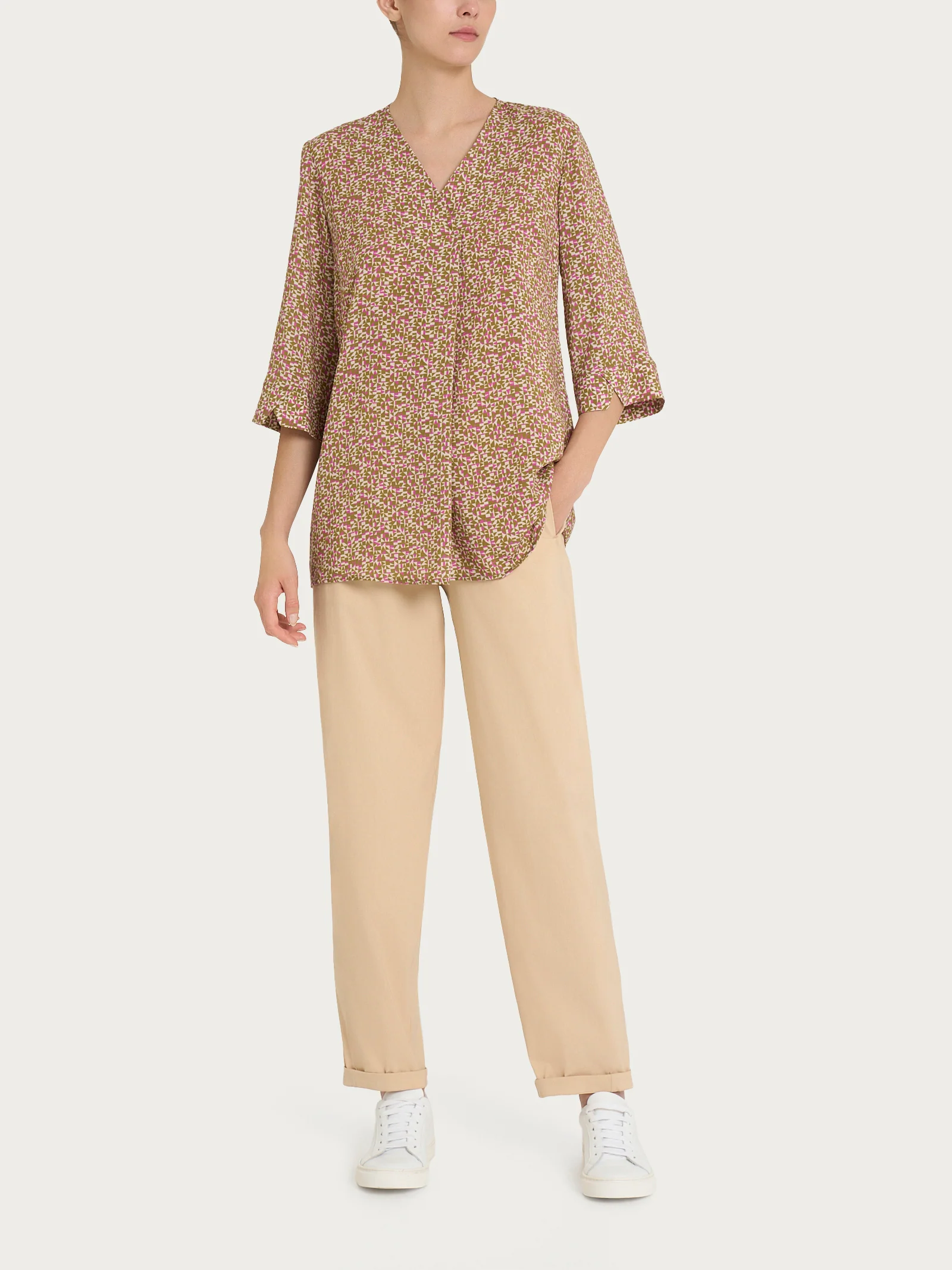 Blusa con geometric pattern e manica 3/4 in Ecoseta - Fant. Cattleya Orchid - Image 4