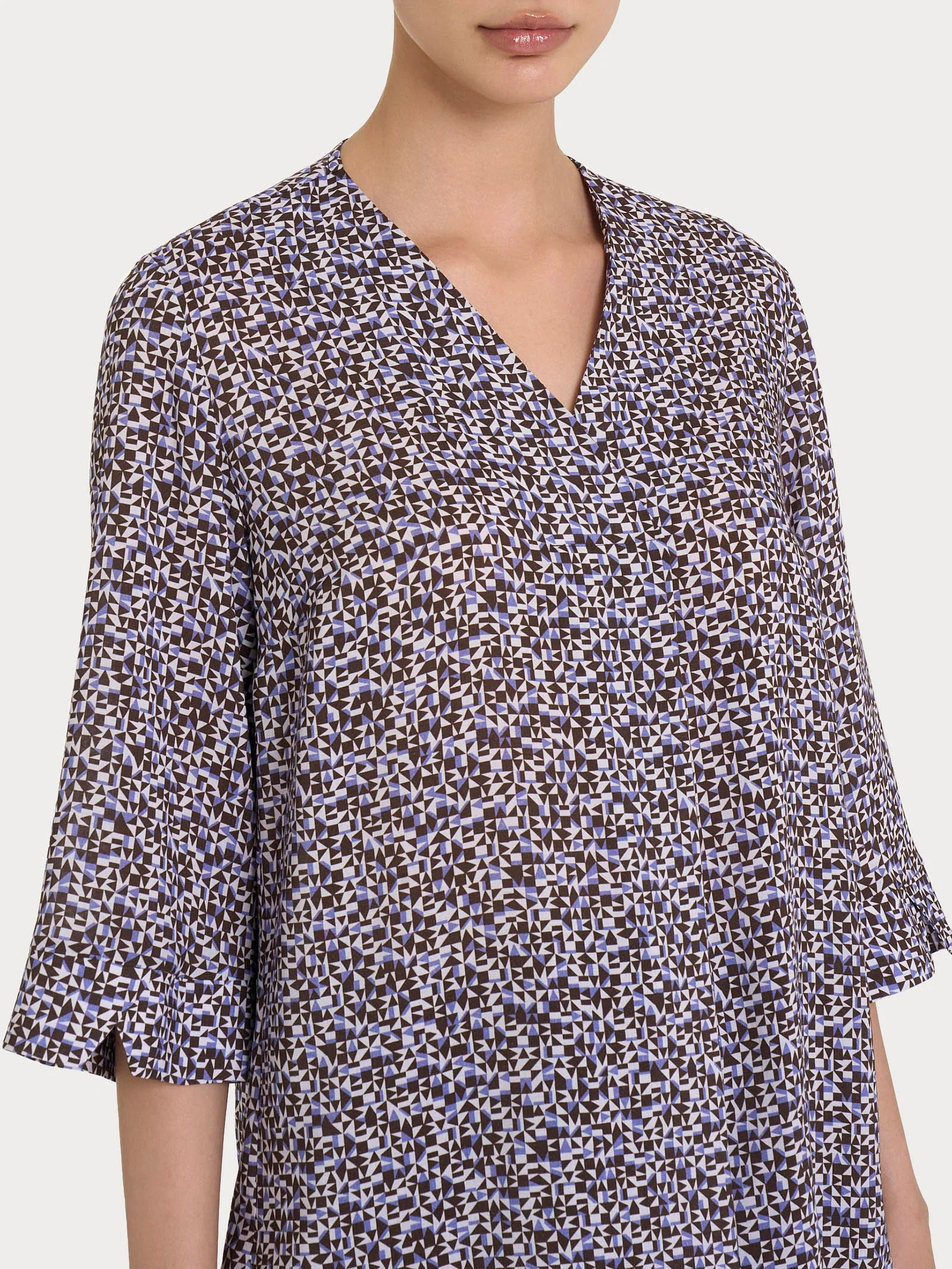 Blusa con geometric pattern e manica 3/4 in Ecoseta - Fant. Thistle - Image 3