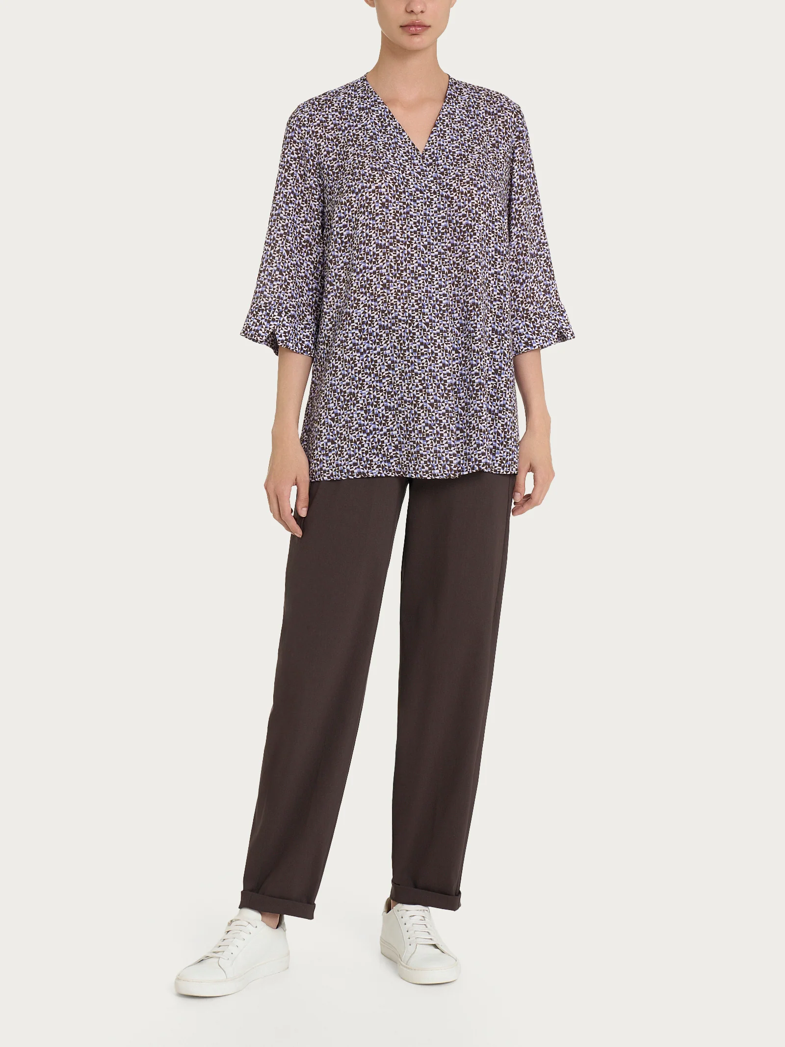 Blusa con geometric pattern e manica 3/4 in Ecoseta - Fant. Thistle - Image 4